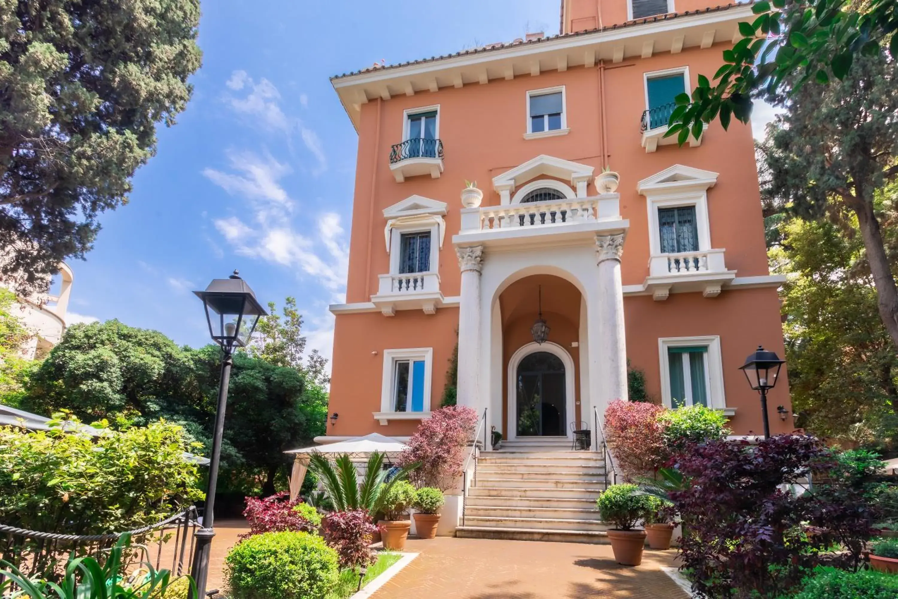 Facade/entrance in Mangili Garden Hotel Facade/entrance in Mangili Garden Hotel