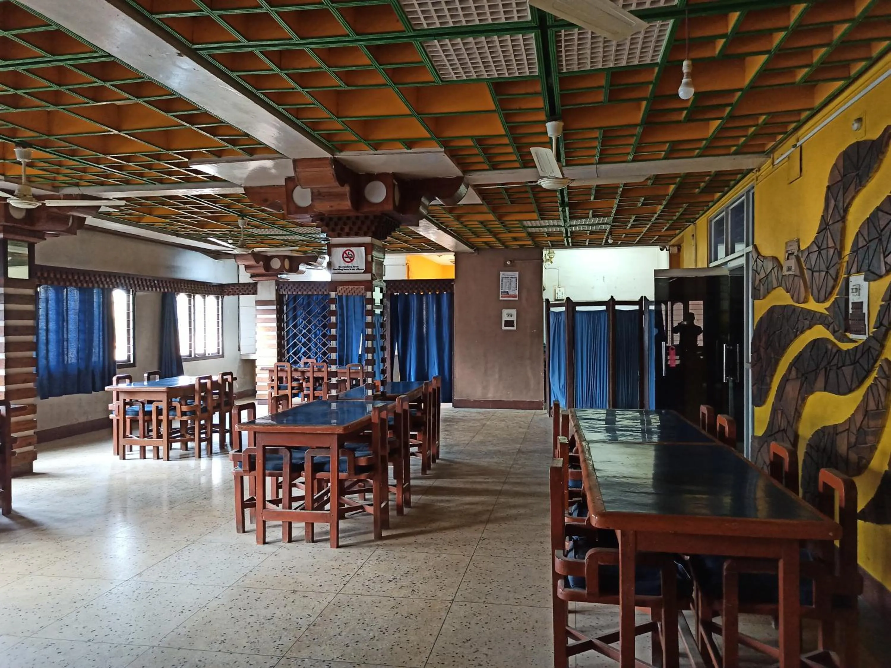 Restaurant/places to eat in Hotel Aane