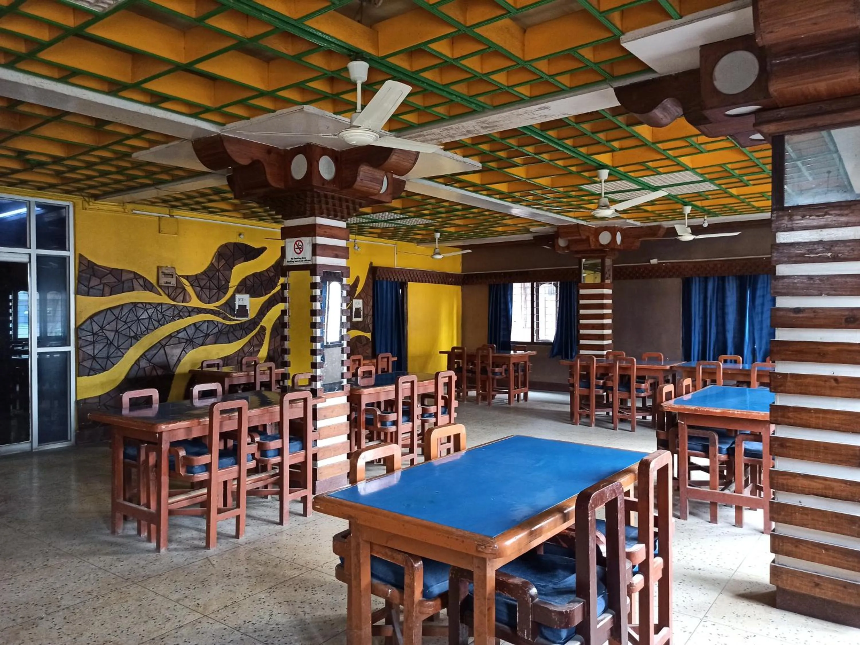 Restaurant/places to eat in Hotel Aane