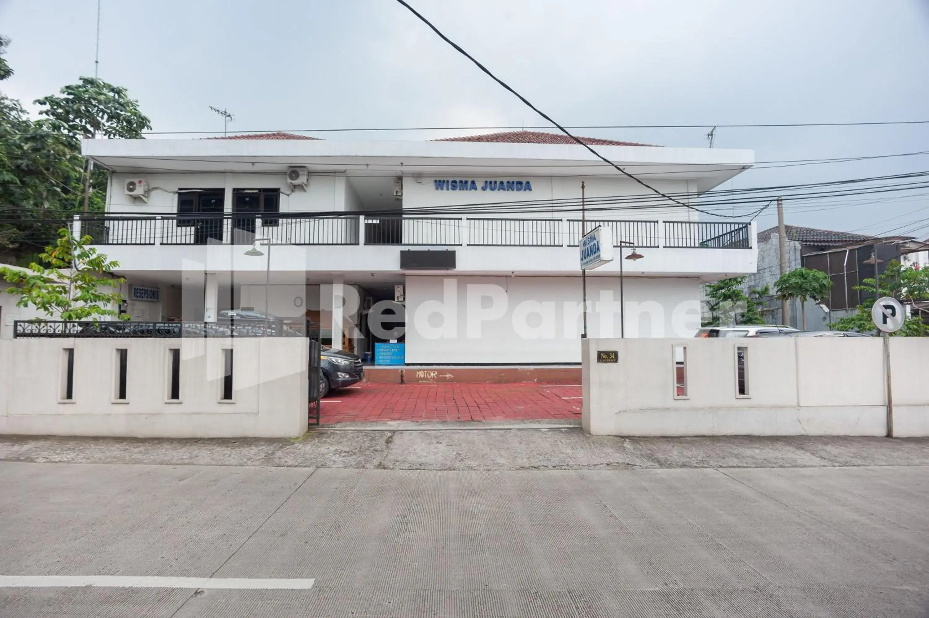 Property building in Wisma Juanda Bogor Mitra RedDoorz Property building in Wisma Juanda Bogor Mitra RedDoorz