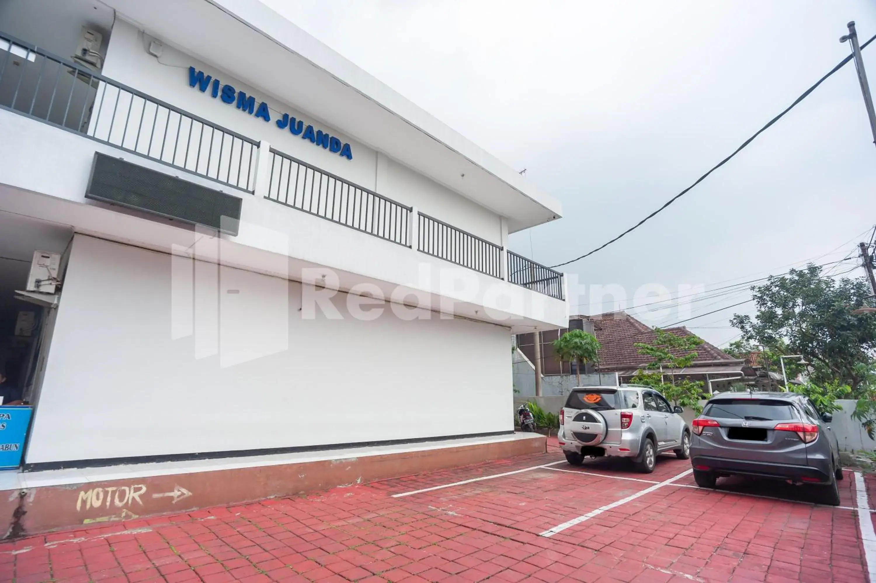 Property building in Wisma Juanda Bogor Mitra RedDoorz Property building in Wisma Juanda Bogor Mitra RedDoorz