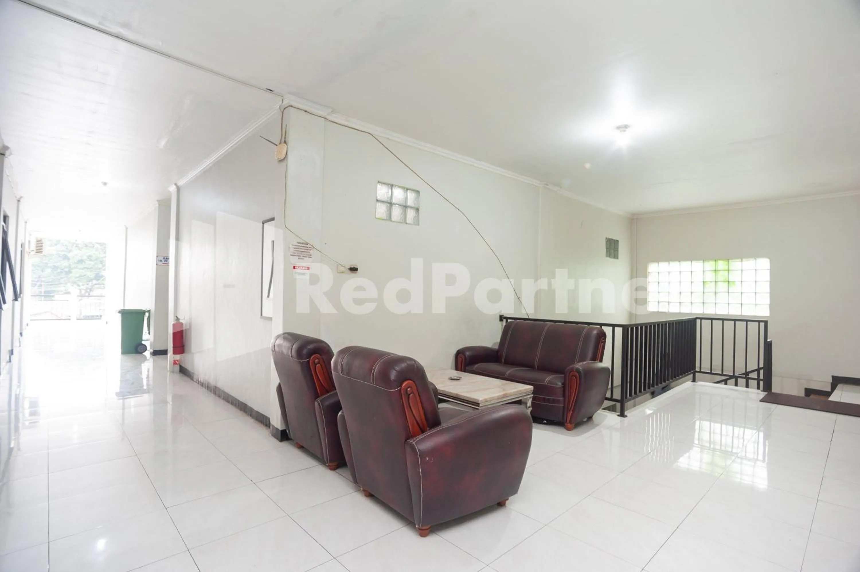 Living room in Wisma Juanda Bogor Mitra RedDoorz