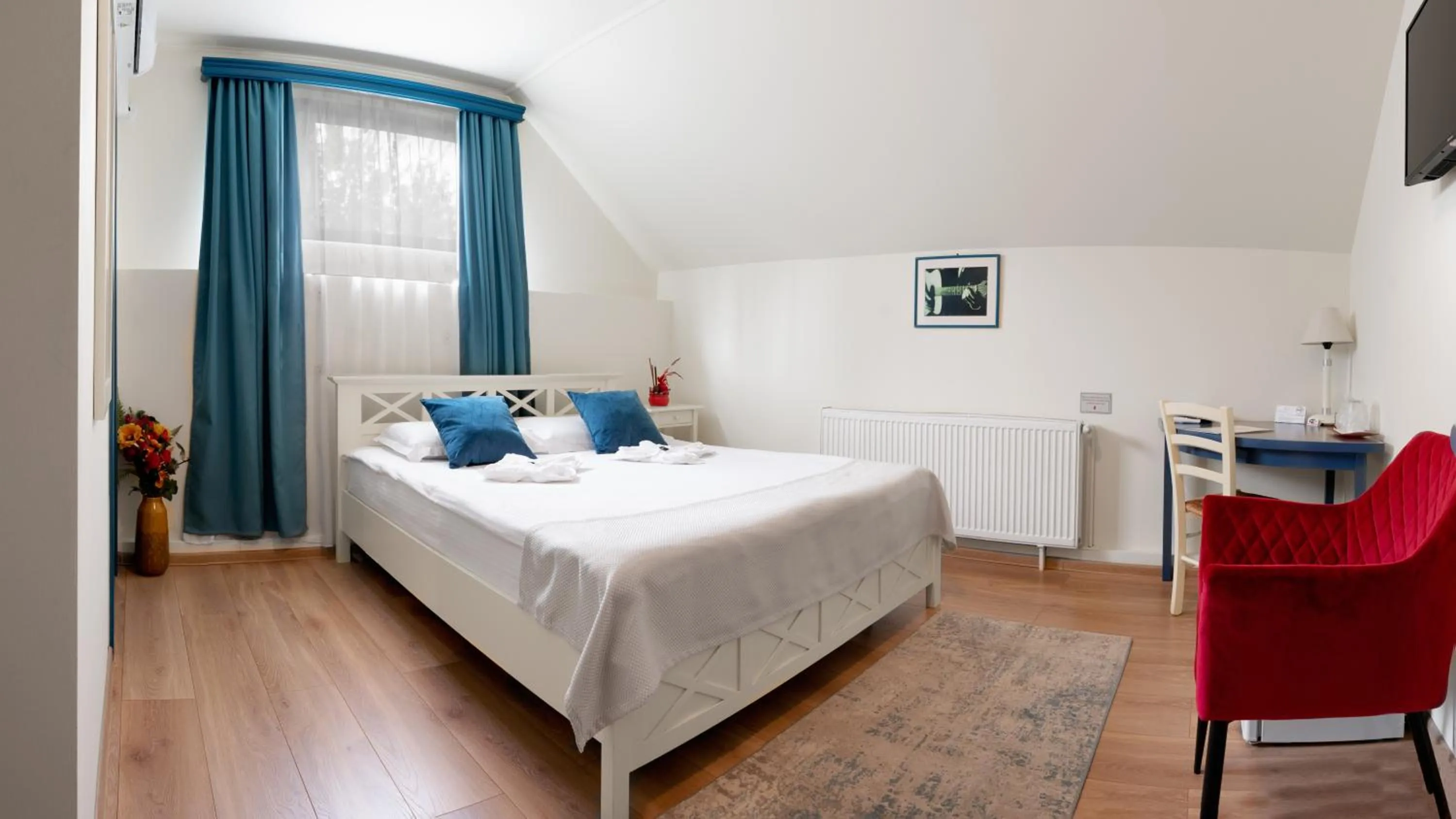 Bed in HERMITAGE by Elenis