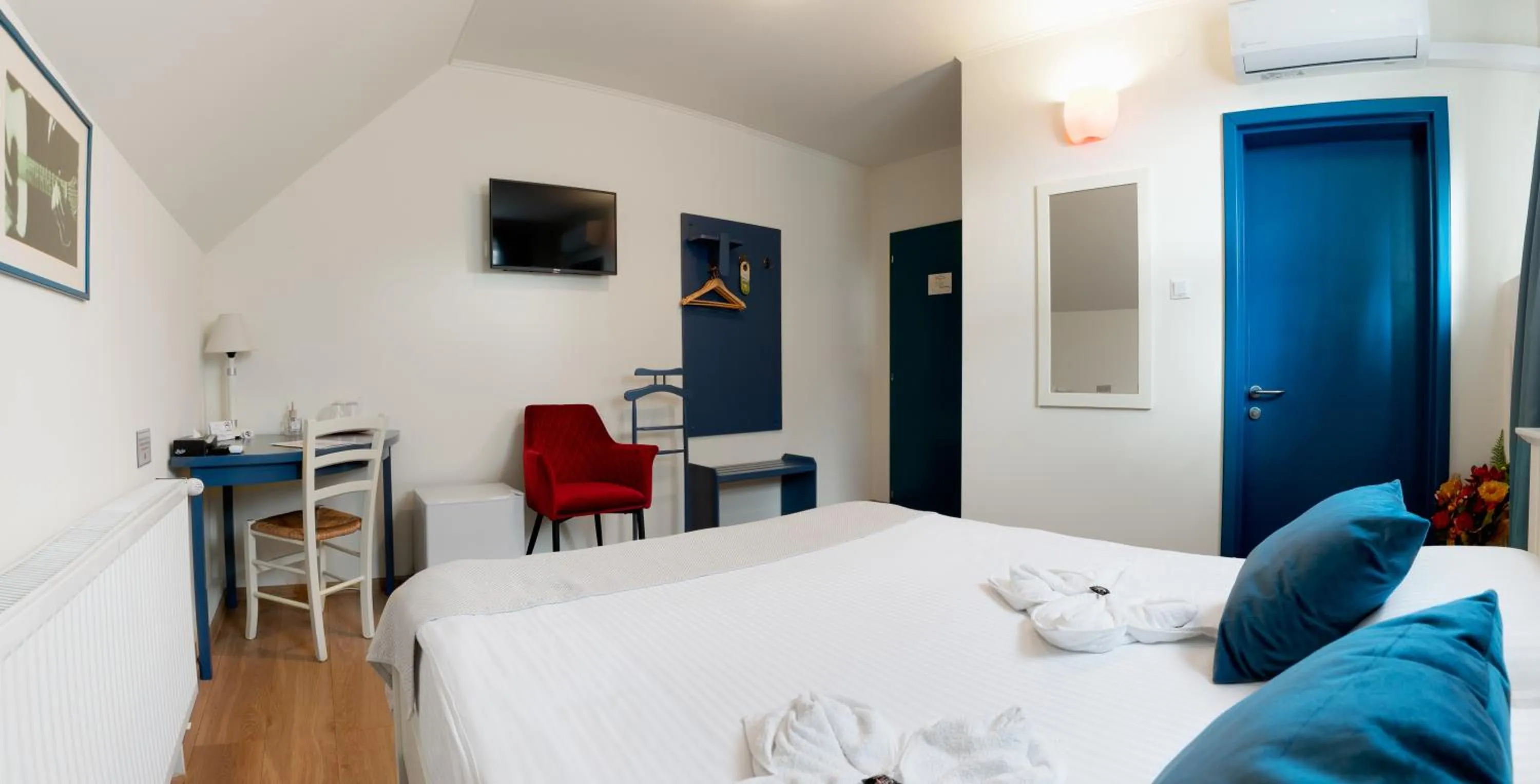 Bed in HERMITAGE by Elenis