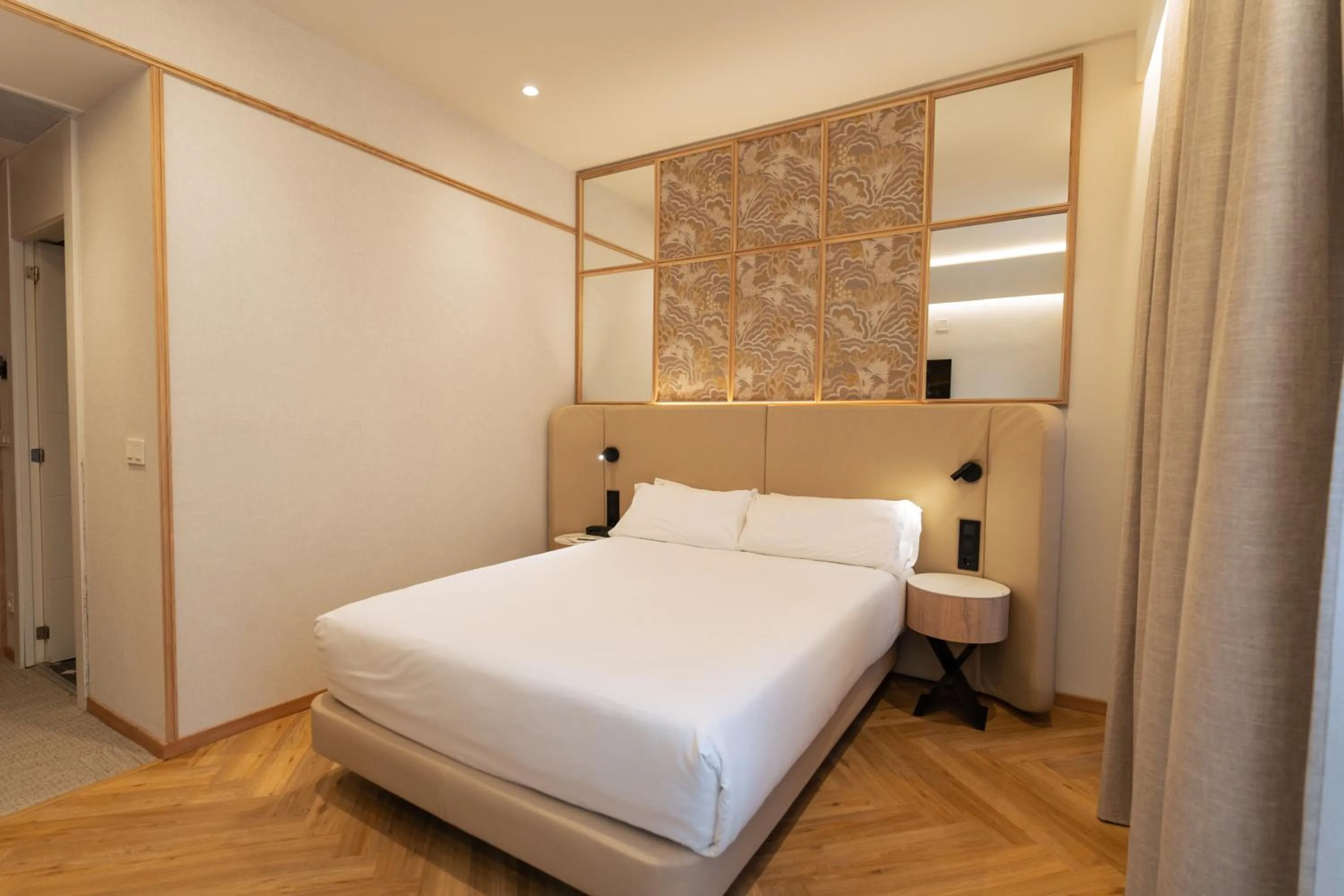 Bedroom, Bed in Petit Palace Chueca