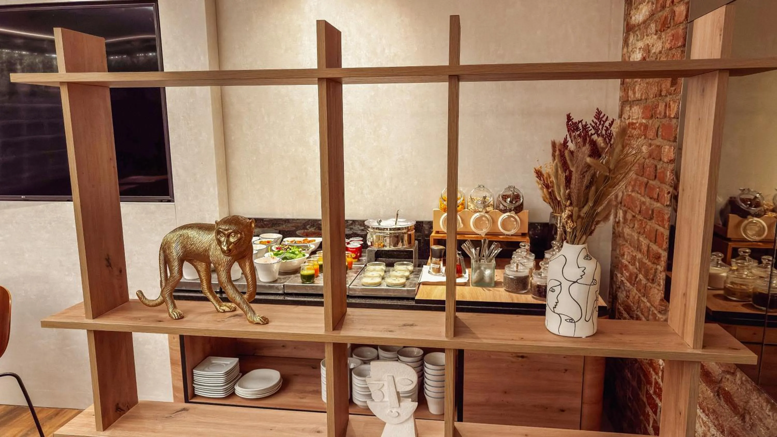 Breakfast in Petit Palace Chueca