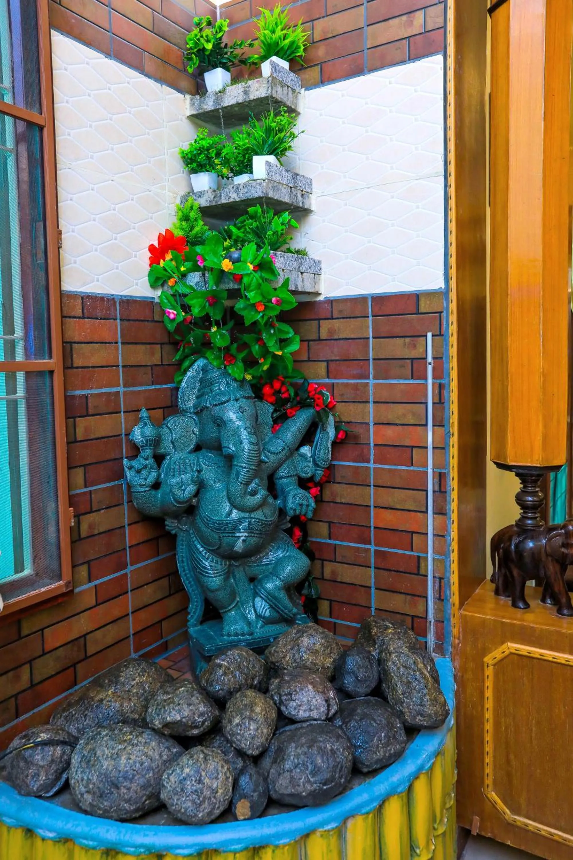Decorative detail in Bay Homes 2BHK WT Bathtub Near Rock Beach