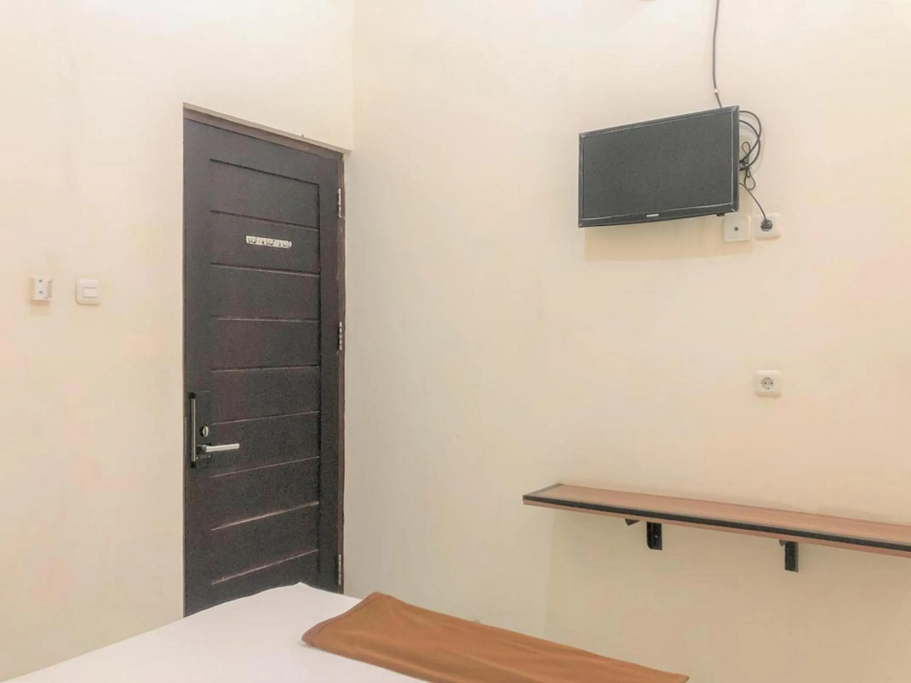 TV and multimedia in Hotel Lido 88 Sorong Mitra RedDoorz