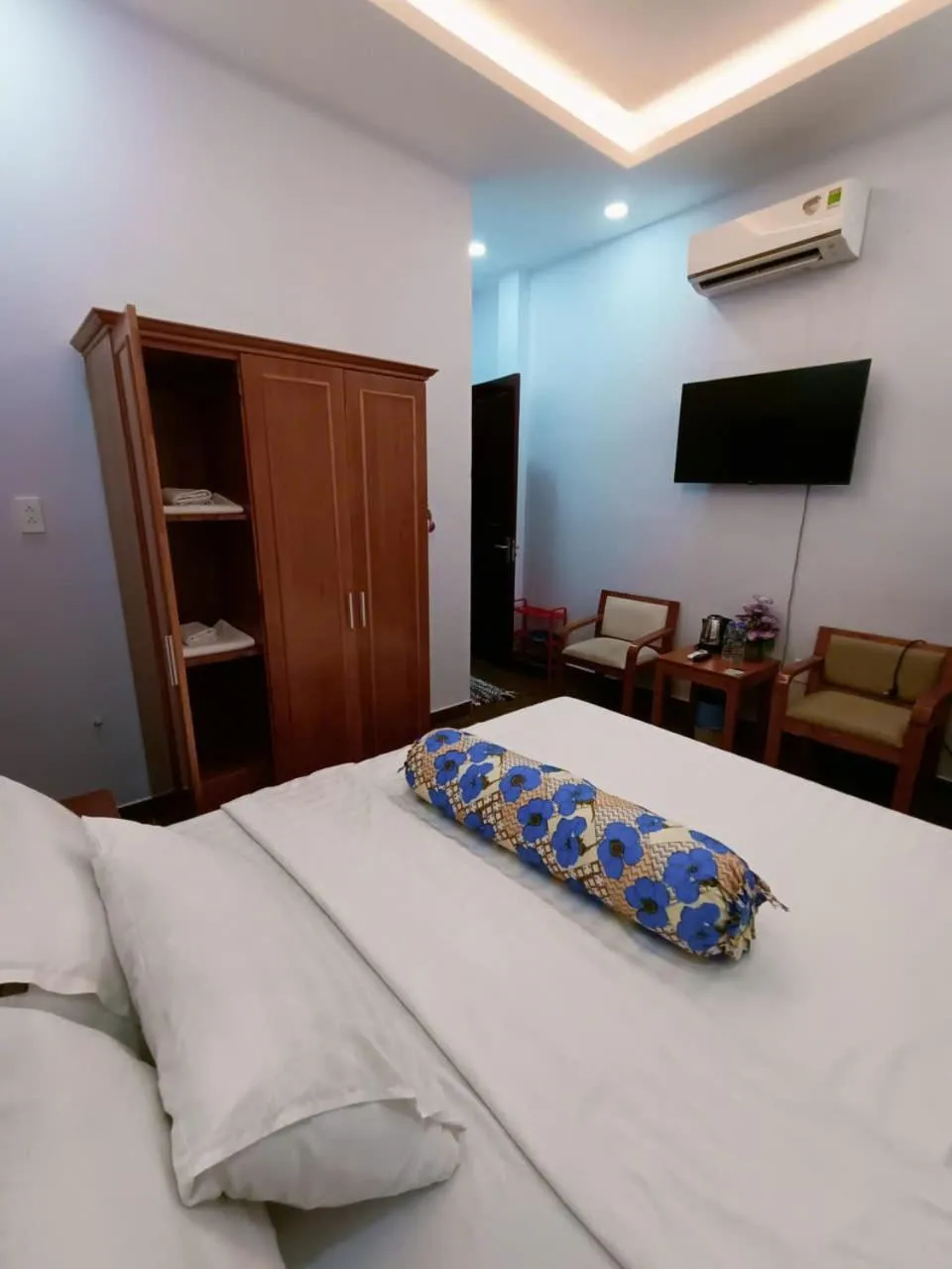 Bedroom, Bed in 102 House