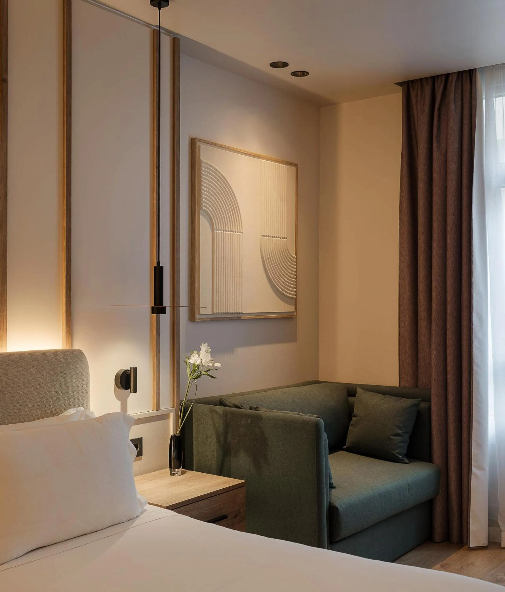 Bed in H10 Puerta de Alcalá 4 Sup