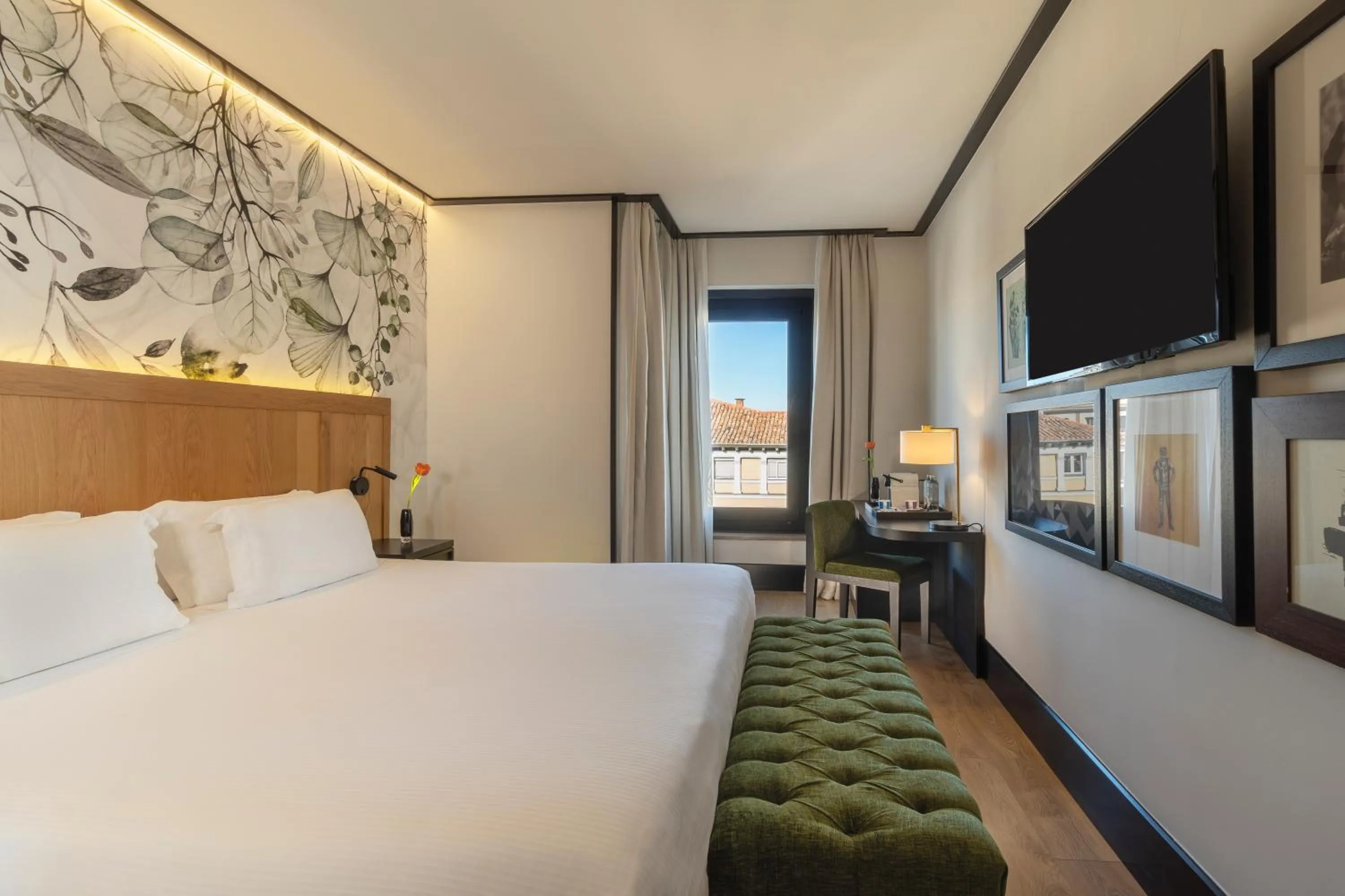 Bed in H10 Puerta de Alcalá 4 Sup