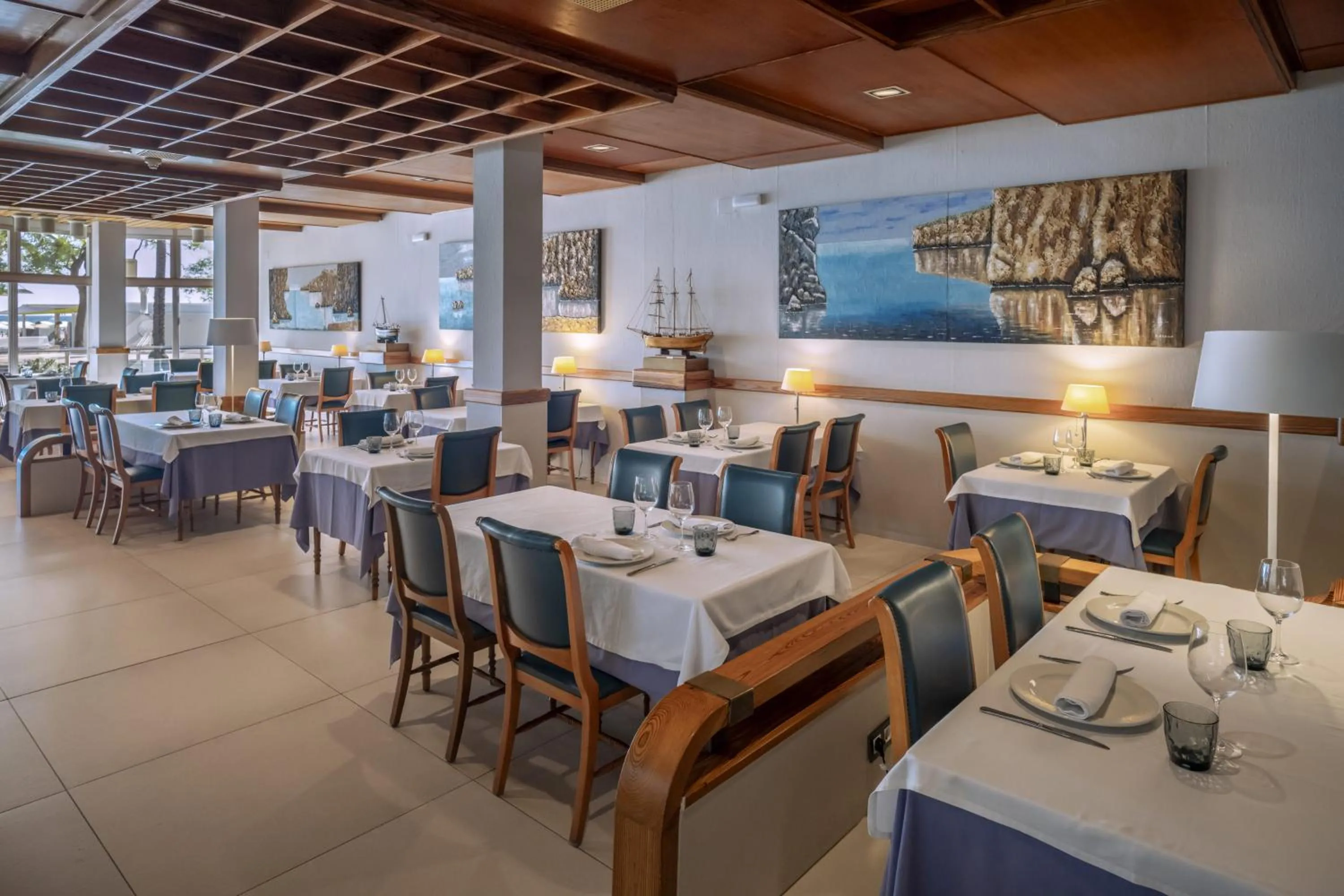 Restaurant/places to eat in Hotel Rovira
