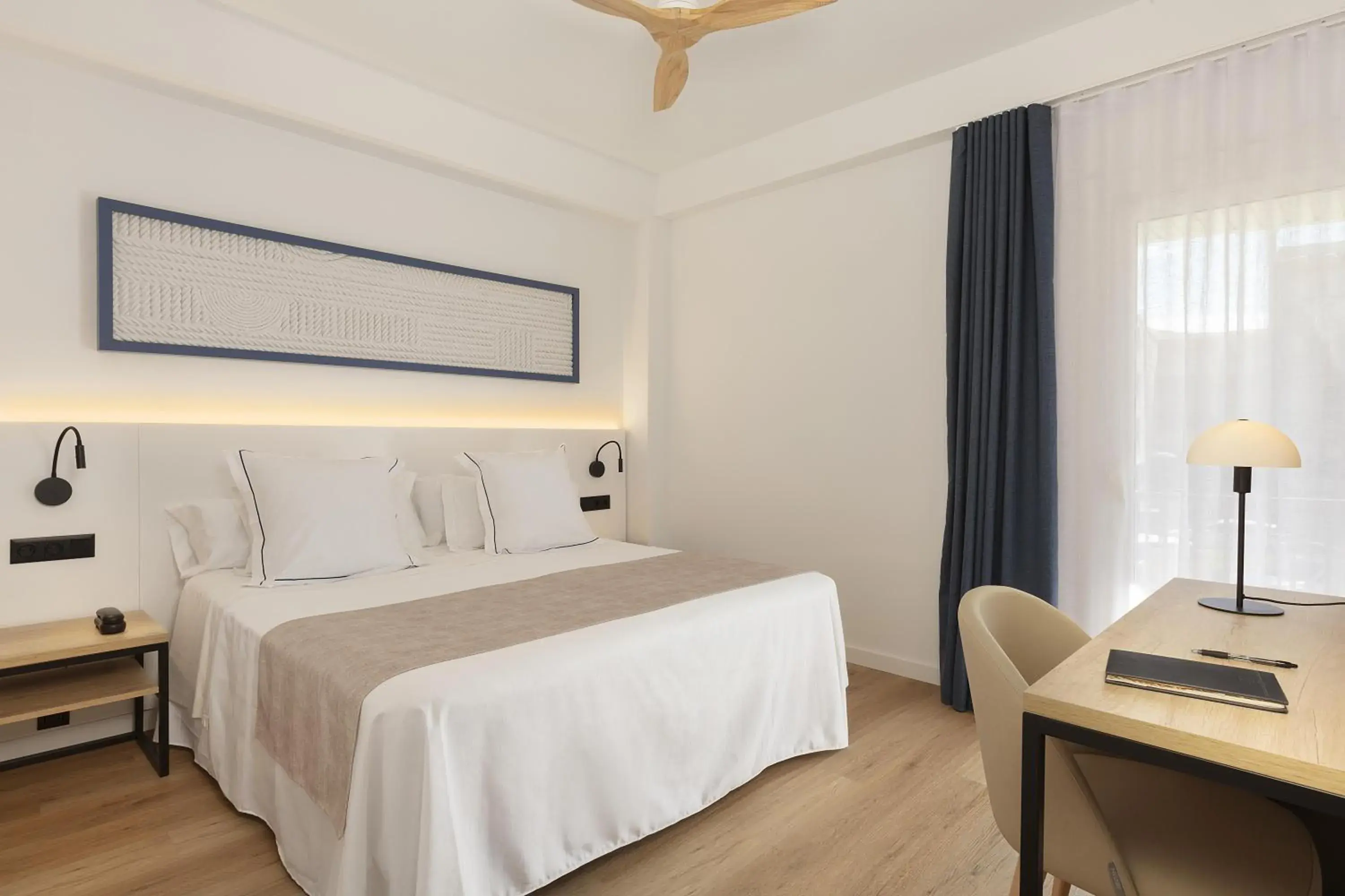 Triple Room (2 Adults + 1 Child) in Hotel Rovira Triple Room (2 Adults + 1 Child) in Hotel Rovira