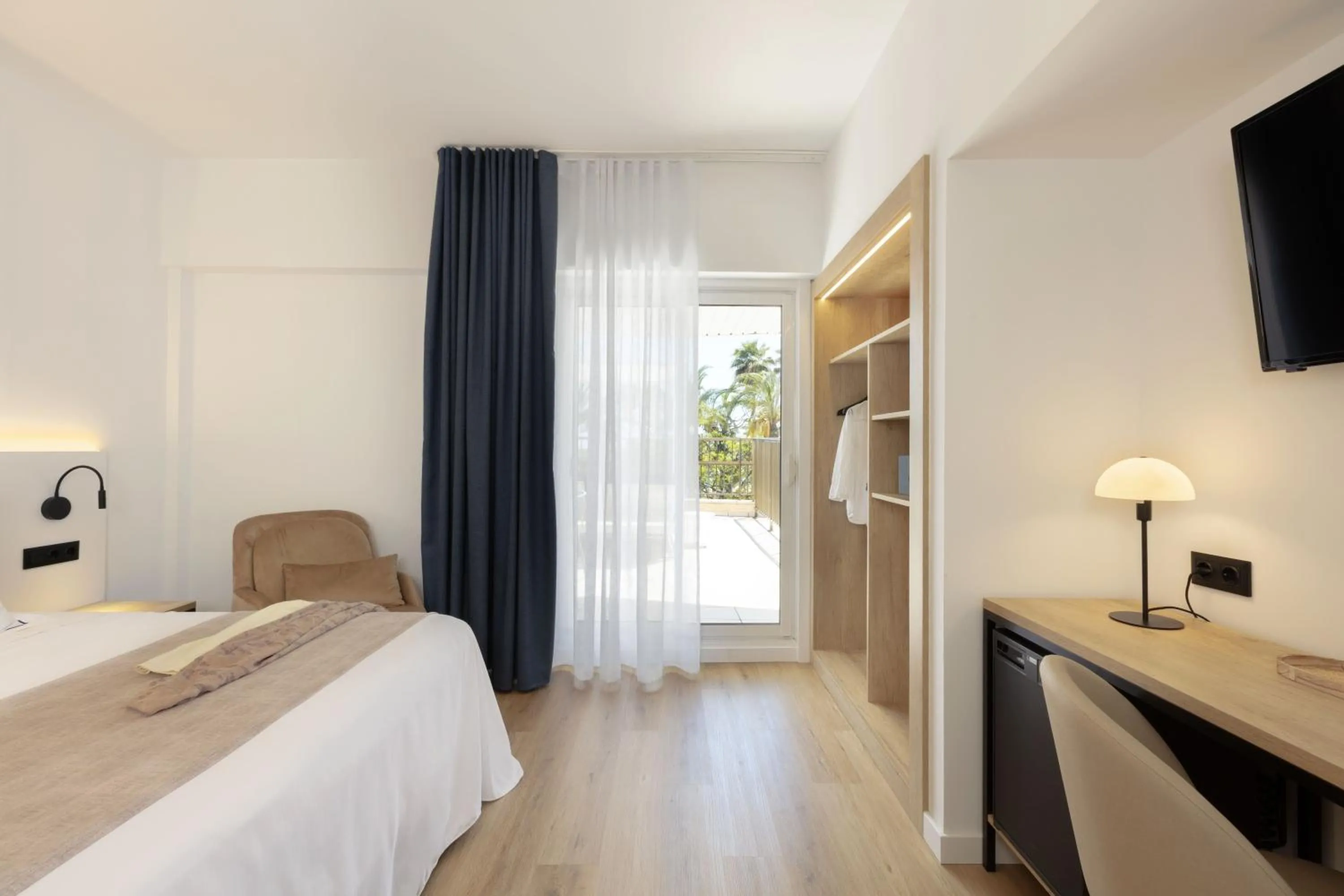Sea view, Bed in Hotel Rovira