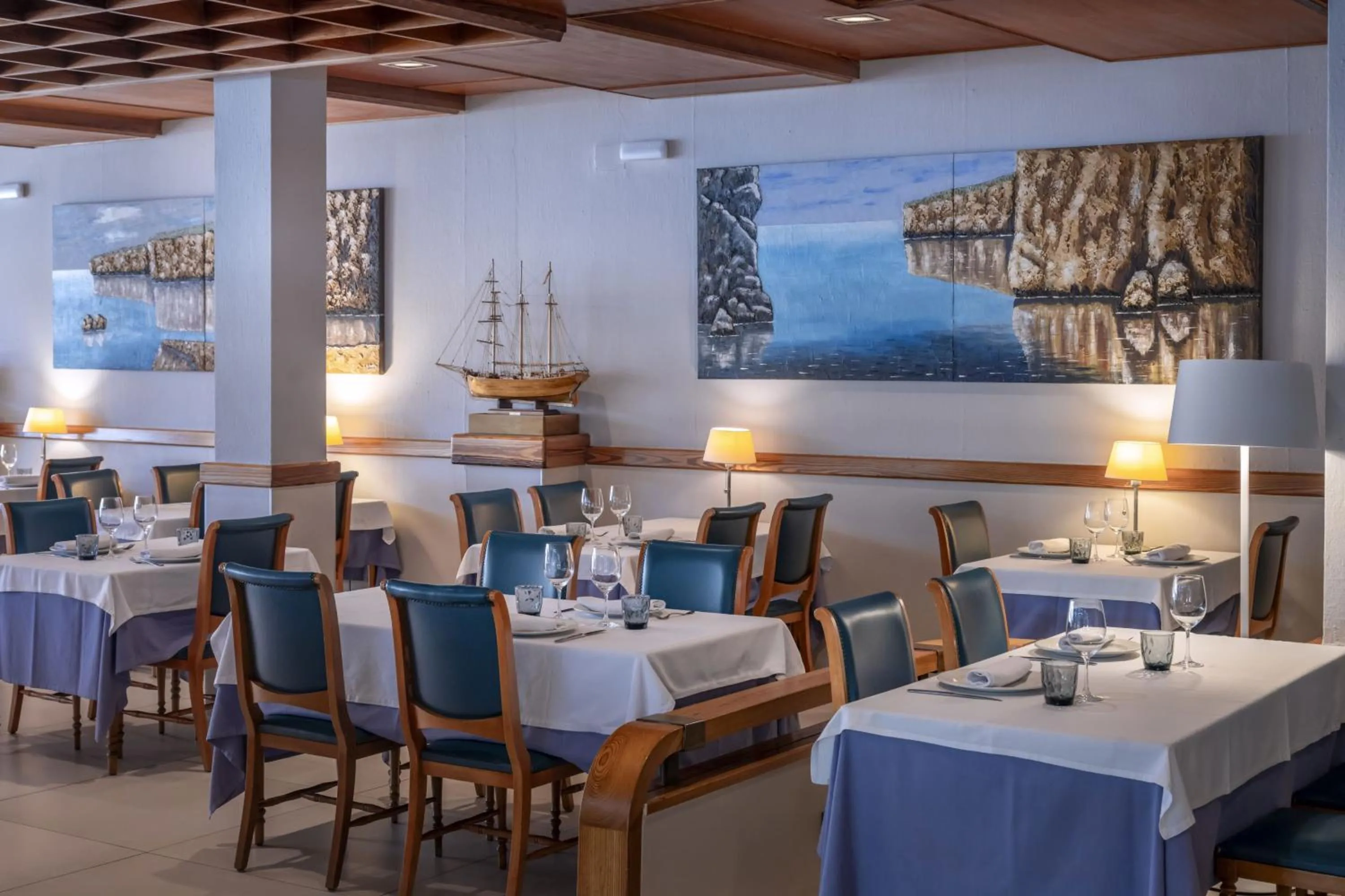 Restaurant/places to eat in Hotel Rovira