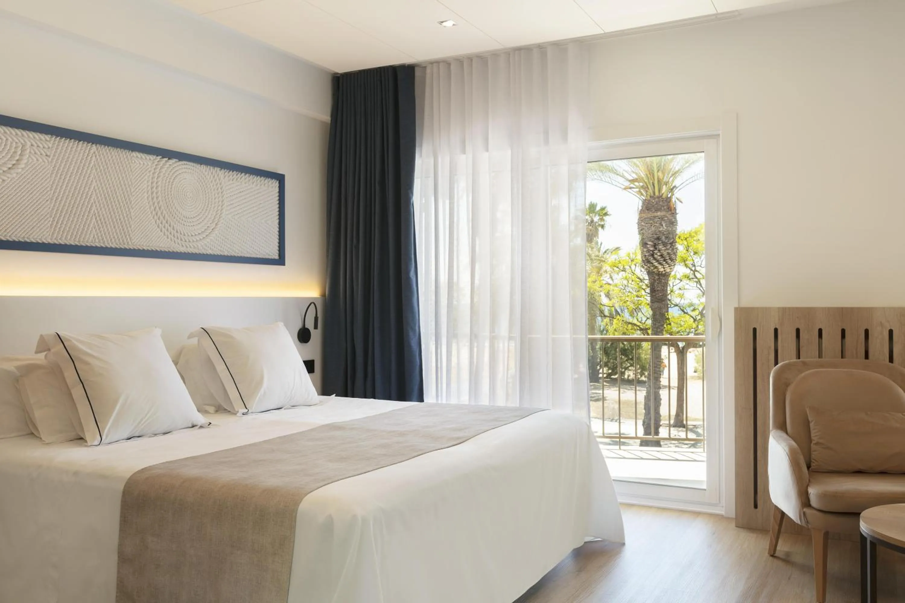 Sea view, Bed in Hotel Rovira