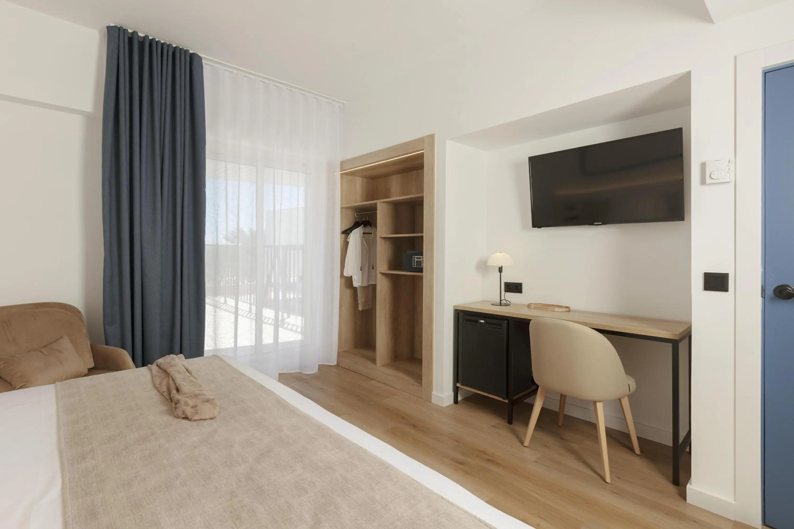Sea view, Bed in Hotel Rovira