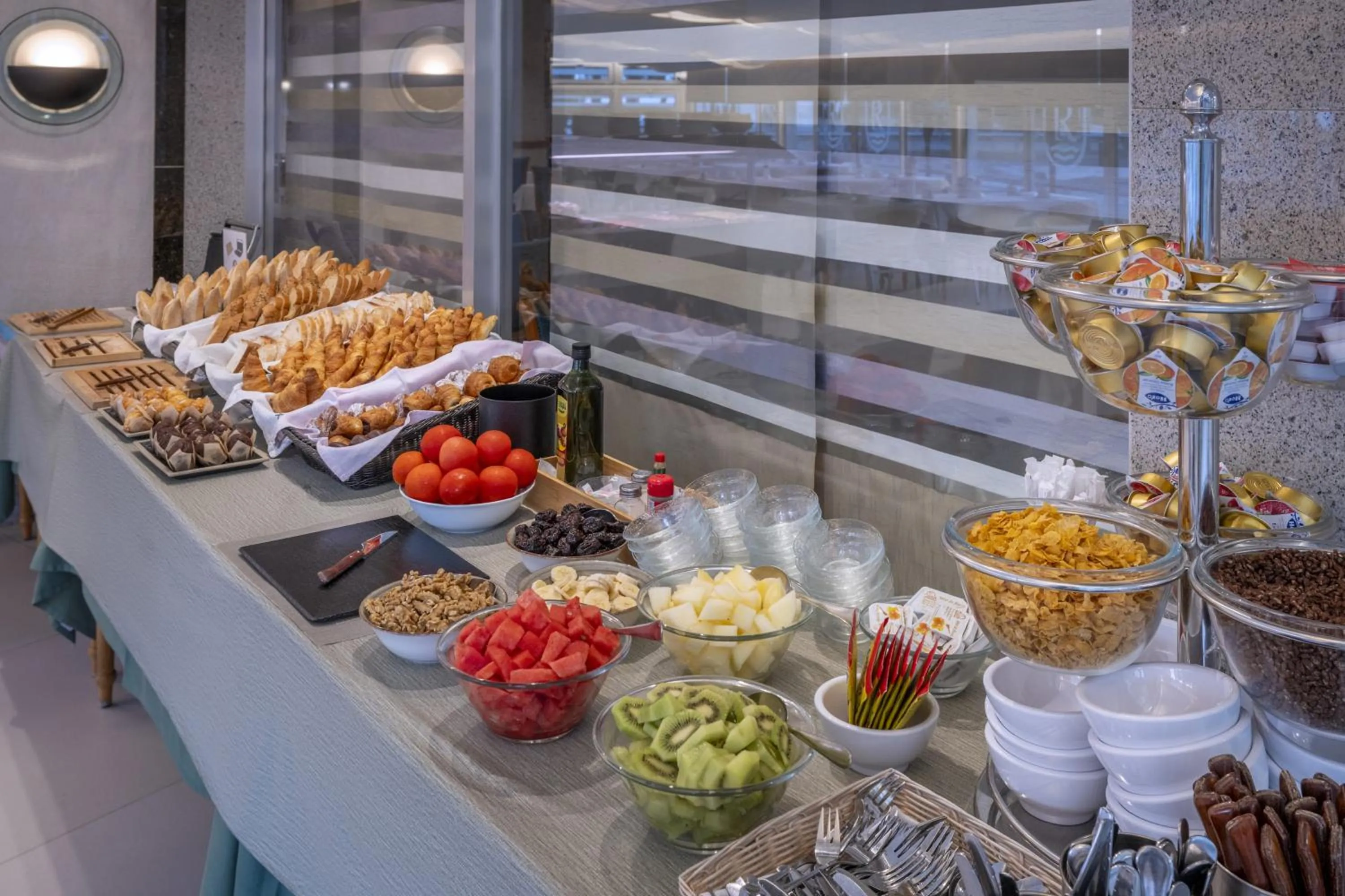 Buffet breakfast in Hotel Rovira