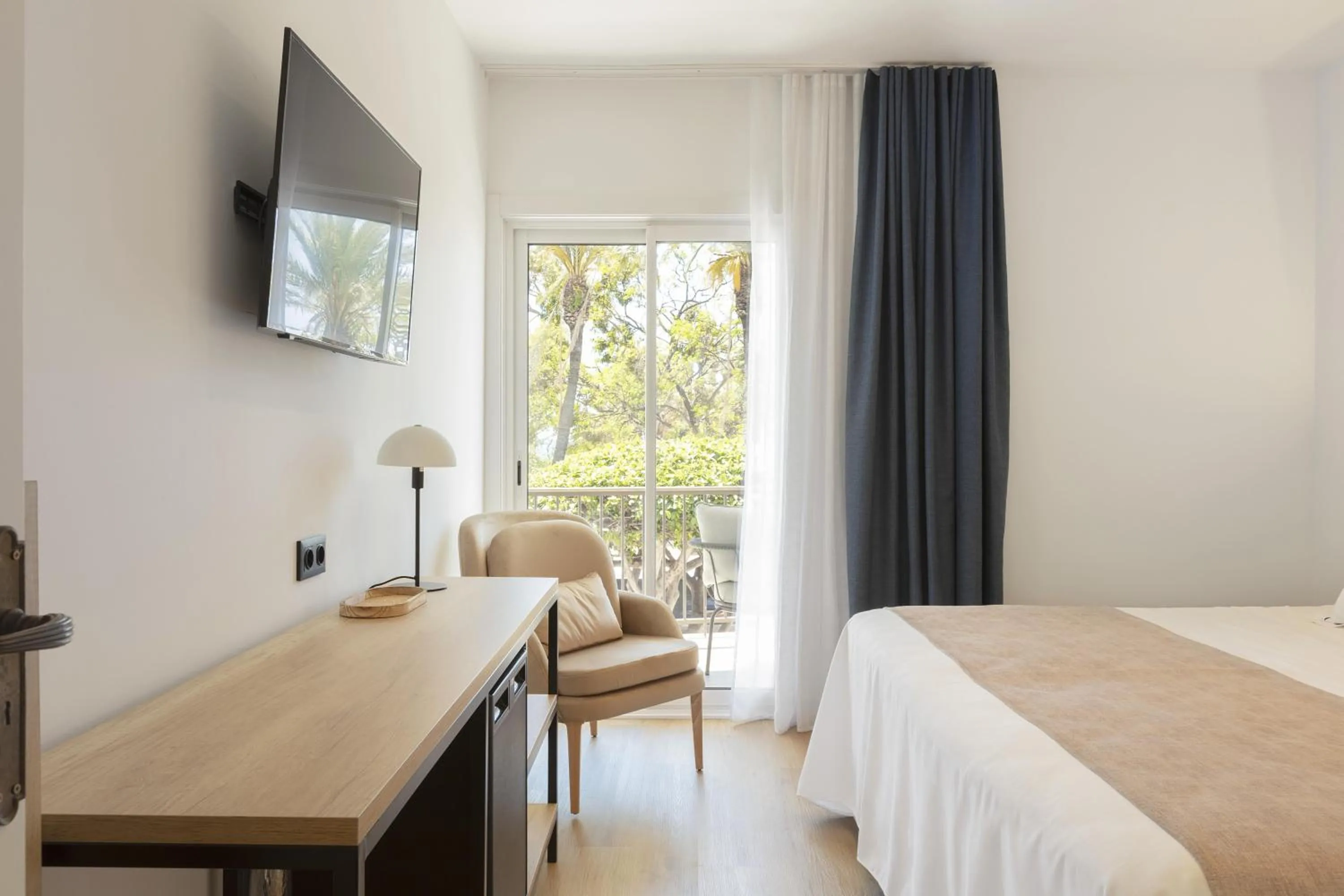 Sea view, Bed in Hotel Rovira