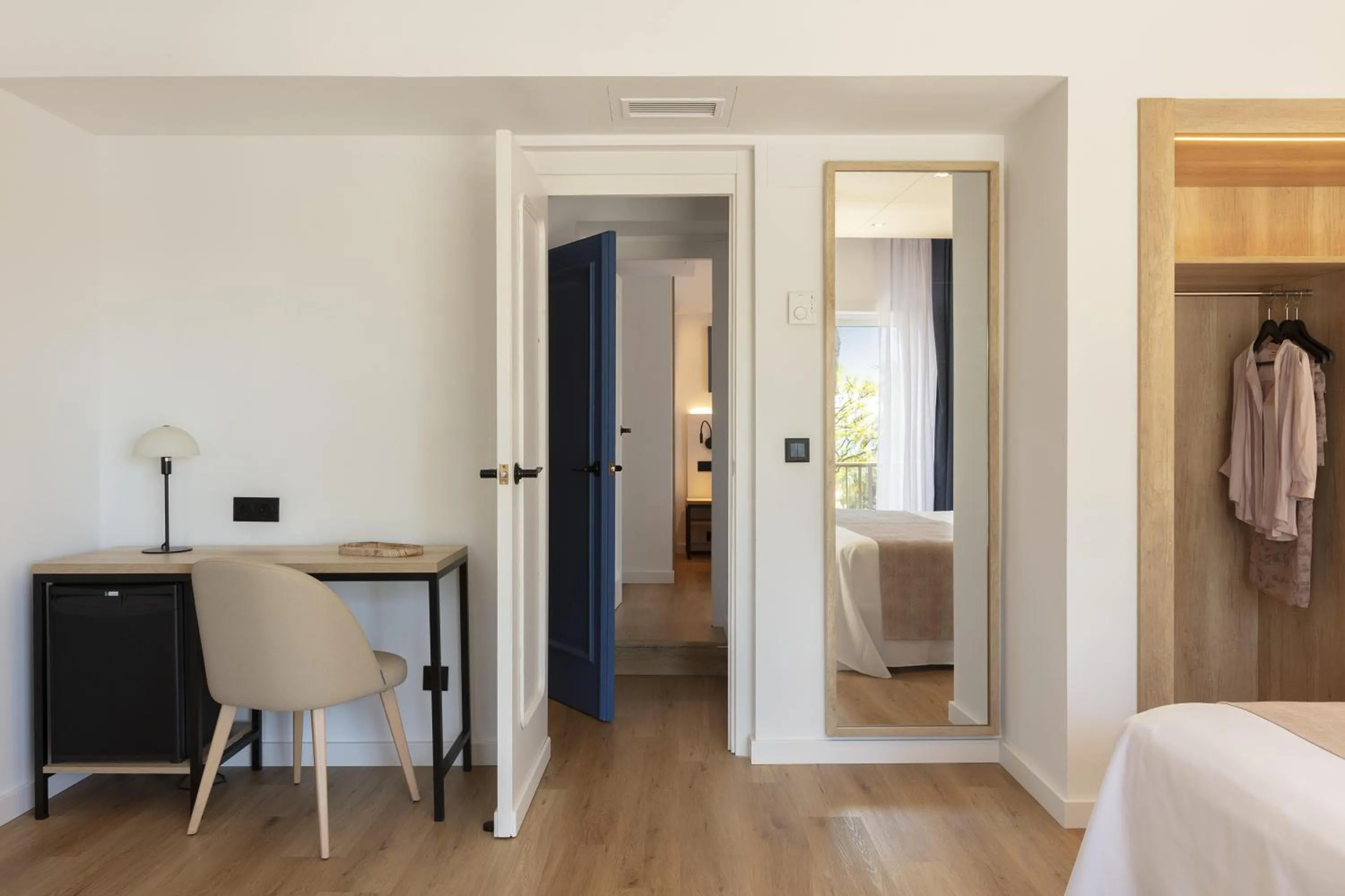 Sea view, Bed in Hotel Rovira