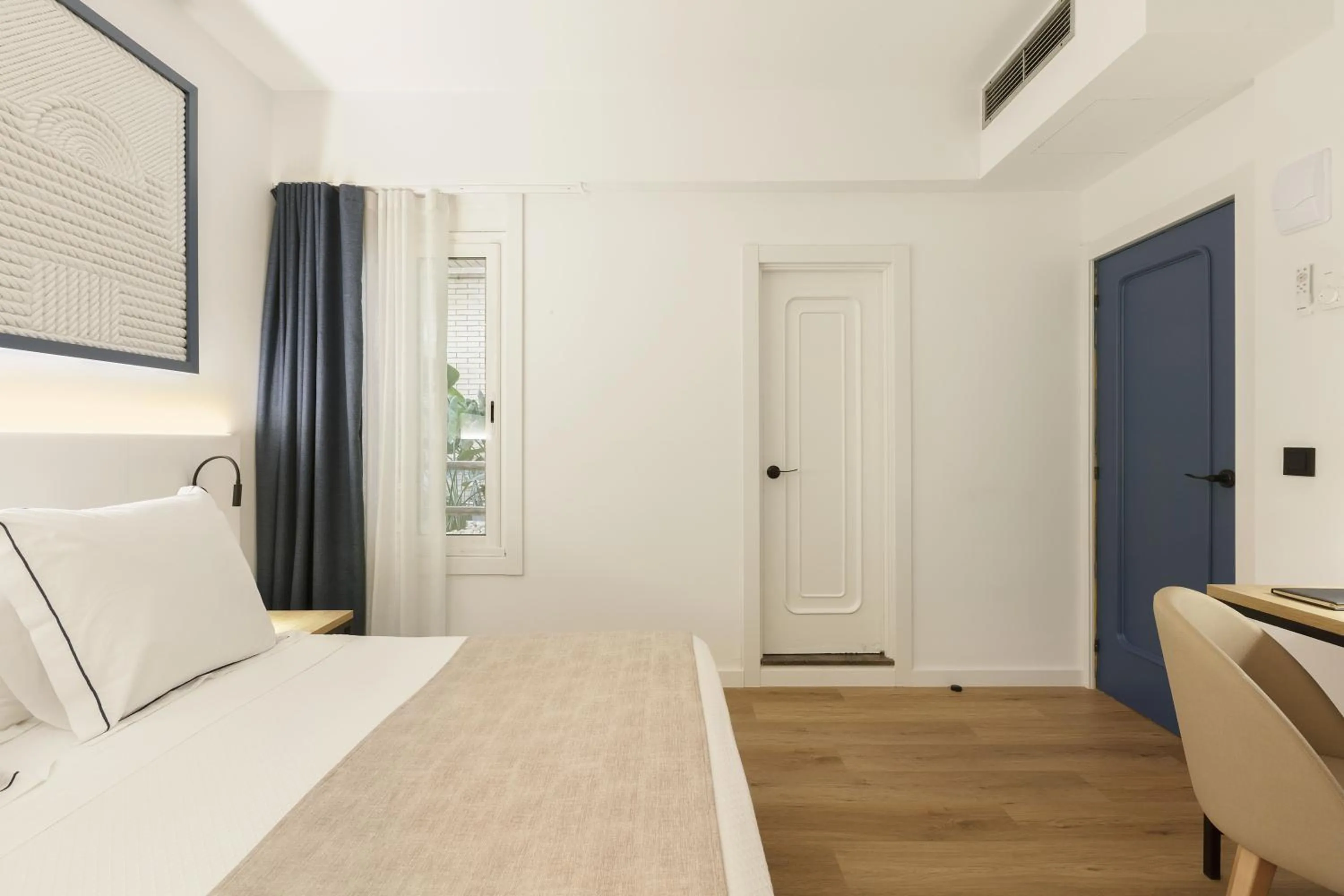 Patio, Bed in Hotel Rovira