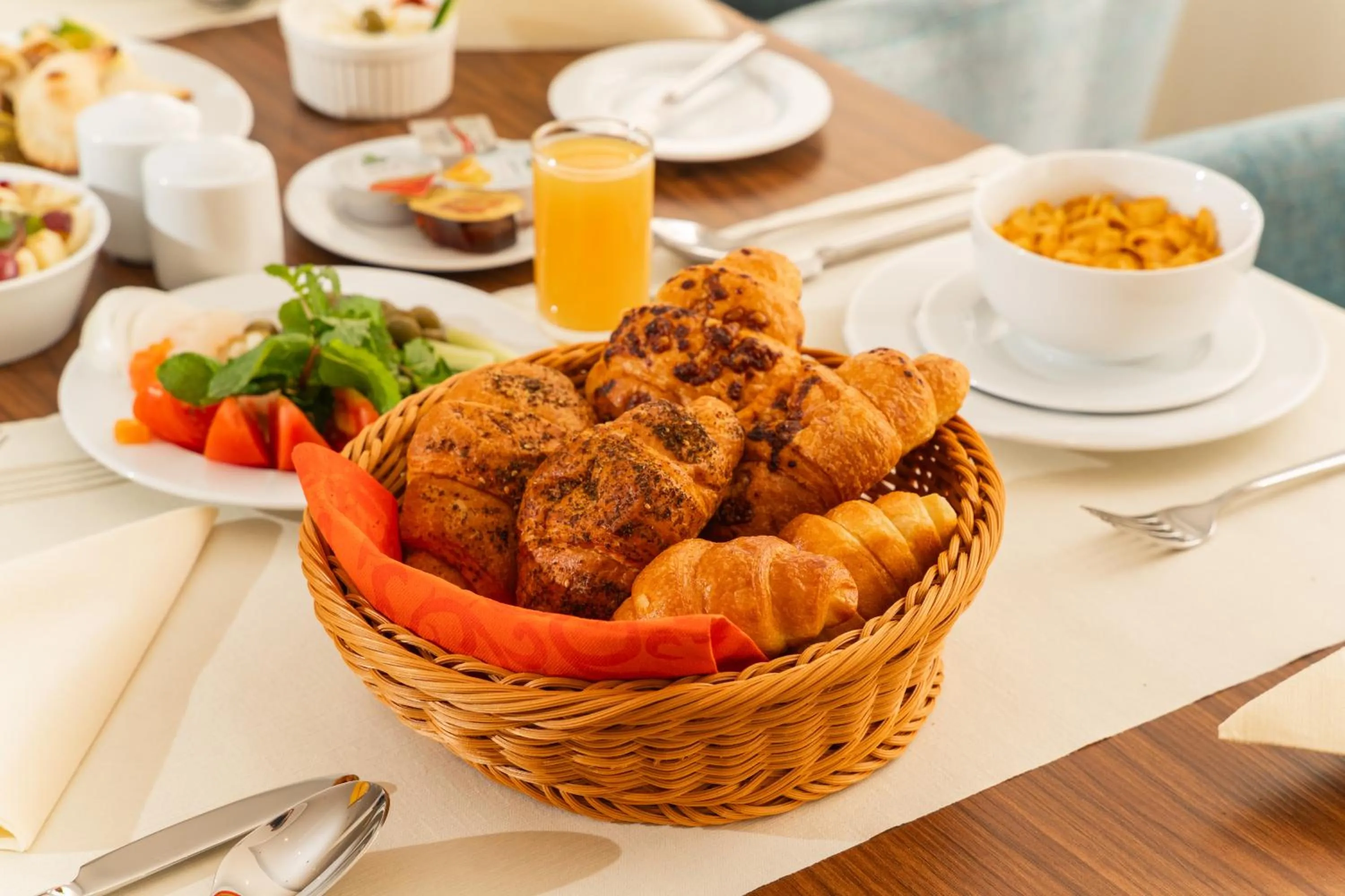 Restaurant/places to eat in Swiss Spirit Hotel & Suites Dammam Corniche