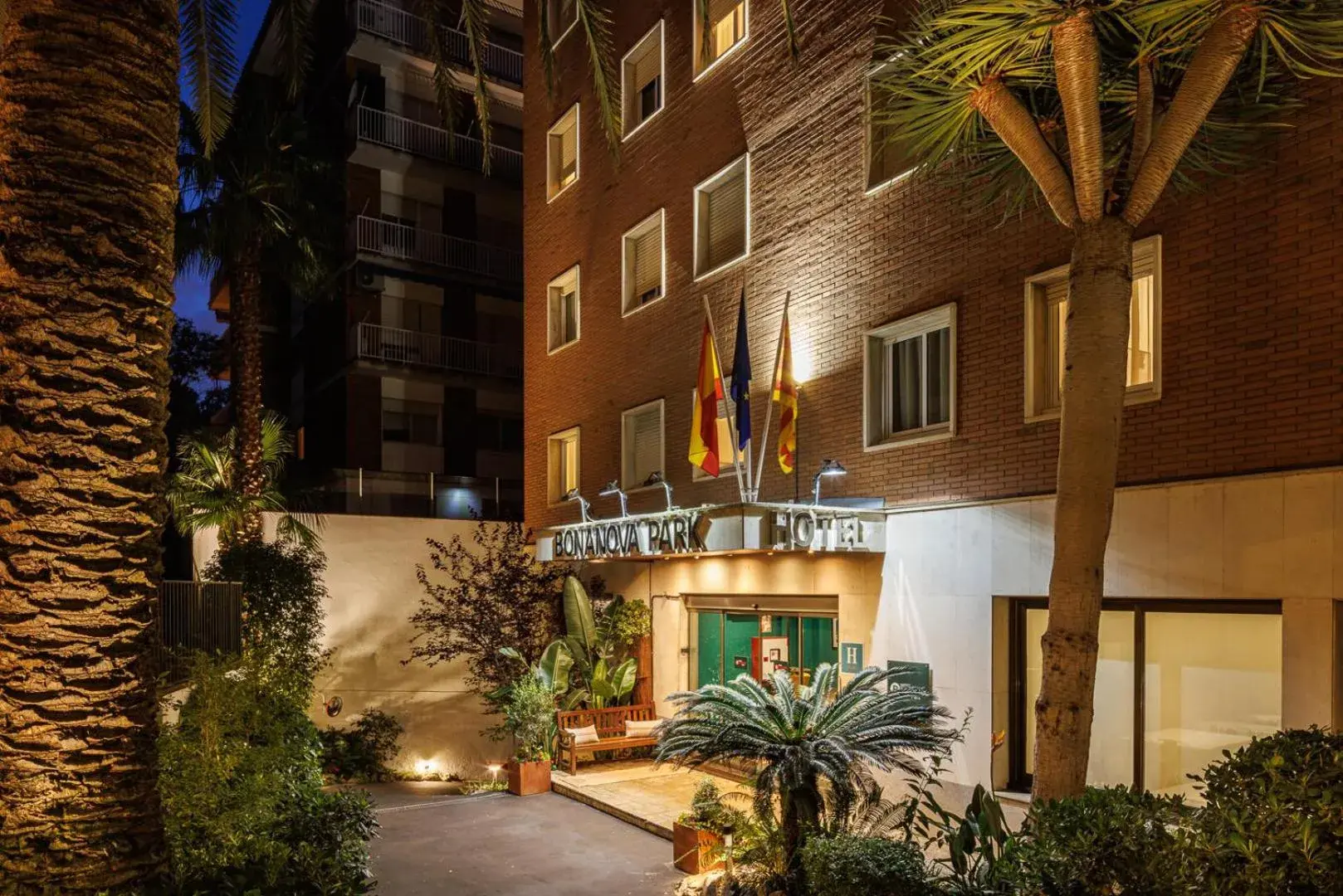 Facade/entrance in Bonanova Park Facade/entrance in Bonanova Park