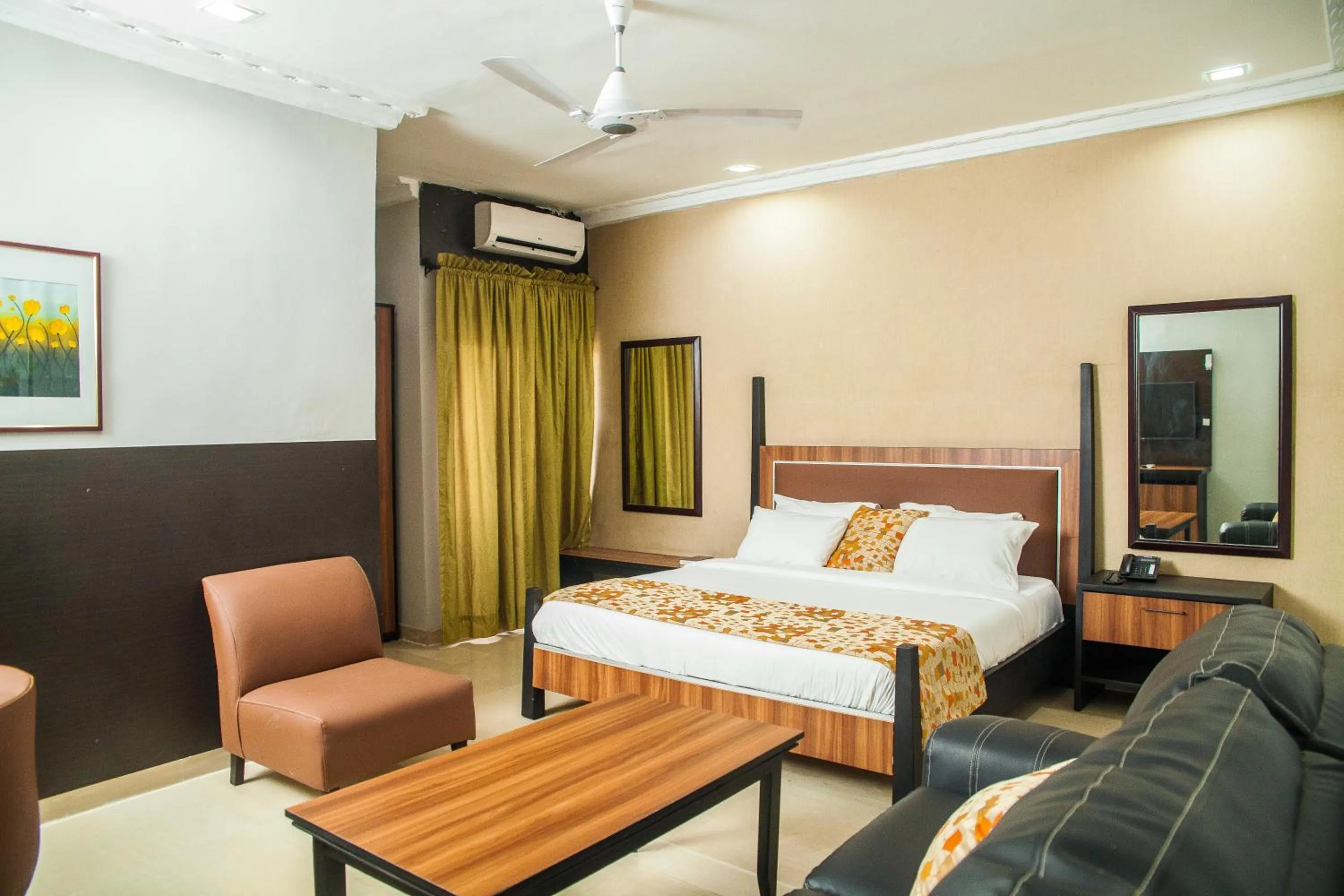 Bedroom, Bed in G61 Hotel