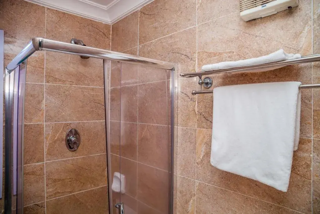 Bathroom in G61 Hotel Bathroom in G61 Hotel