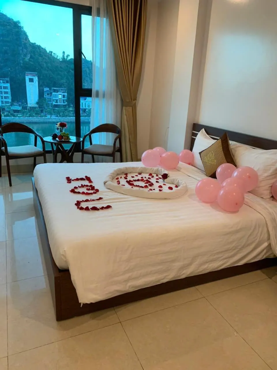 Bedroom, Bed in Tung Quang Hotel