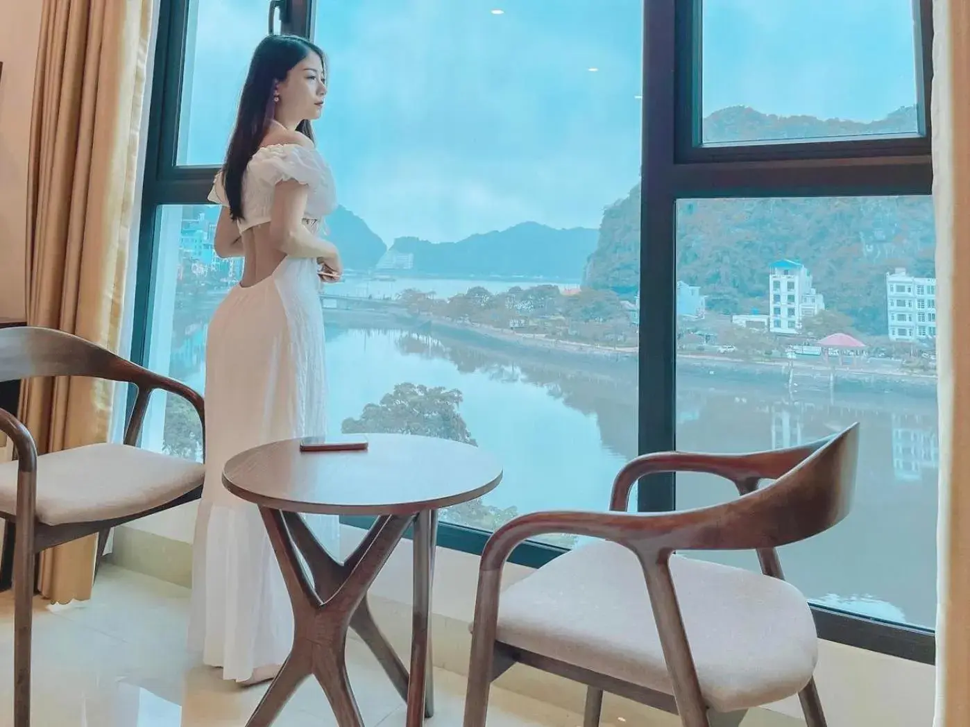 Queen Room with Pool View in Tung Quang Hotel Queen Room with Pool View in Tung Quang Hotel