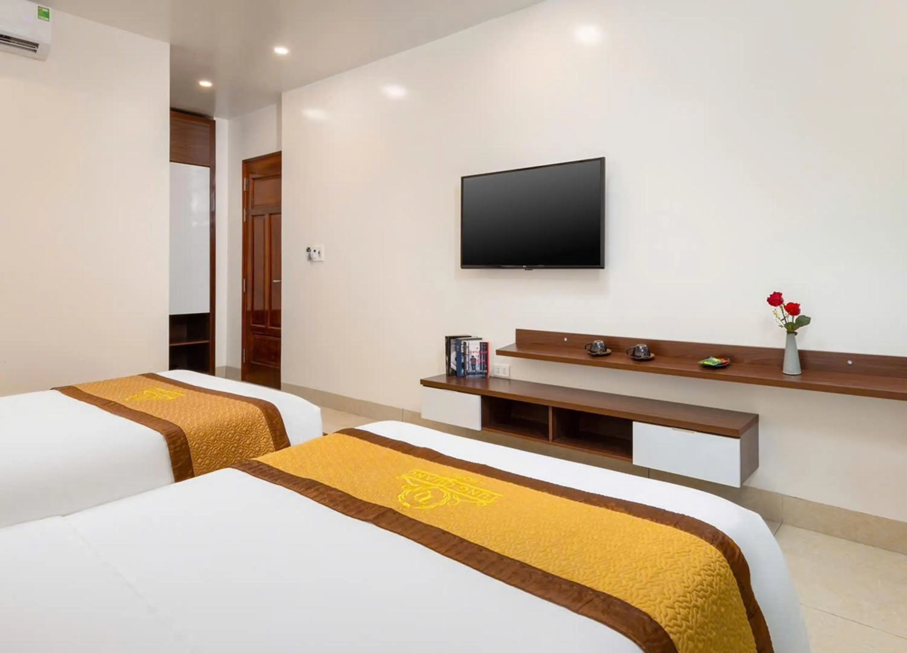 View (from property/room), Bed in Tung Quang Hotel