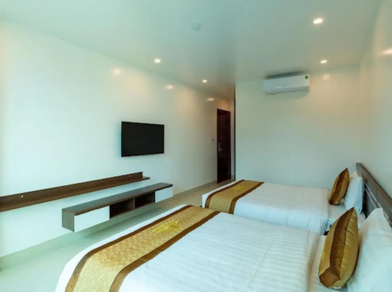 Bed in Tung Quang Hotel Bed in Tung Quang Hotel