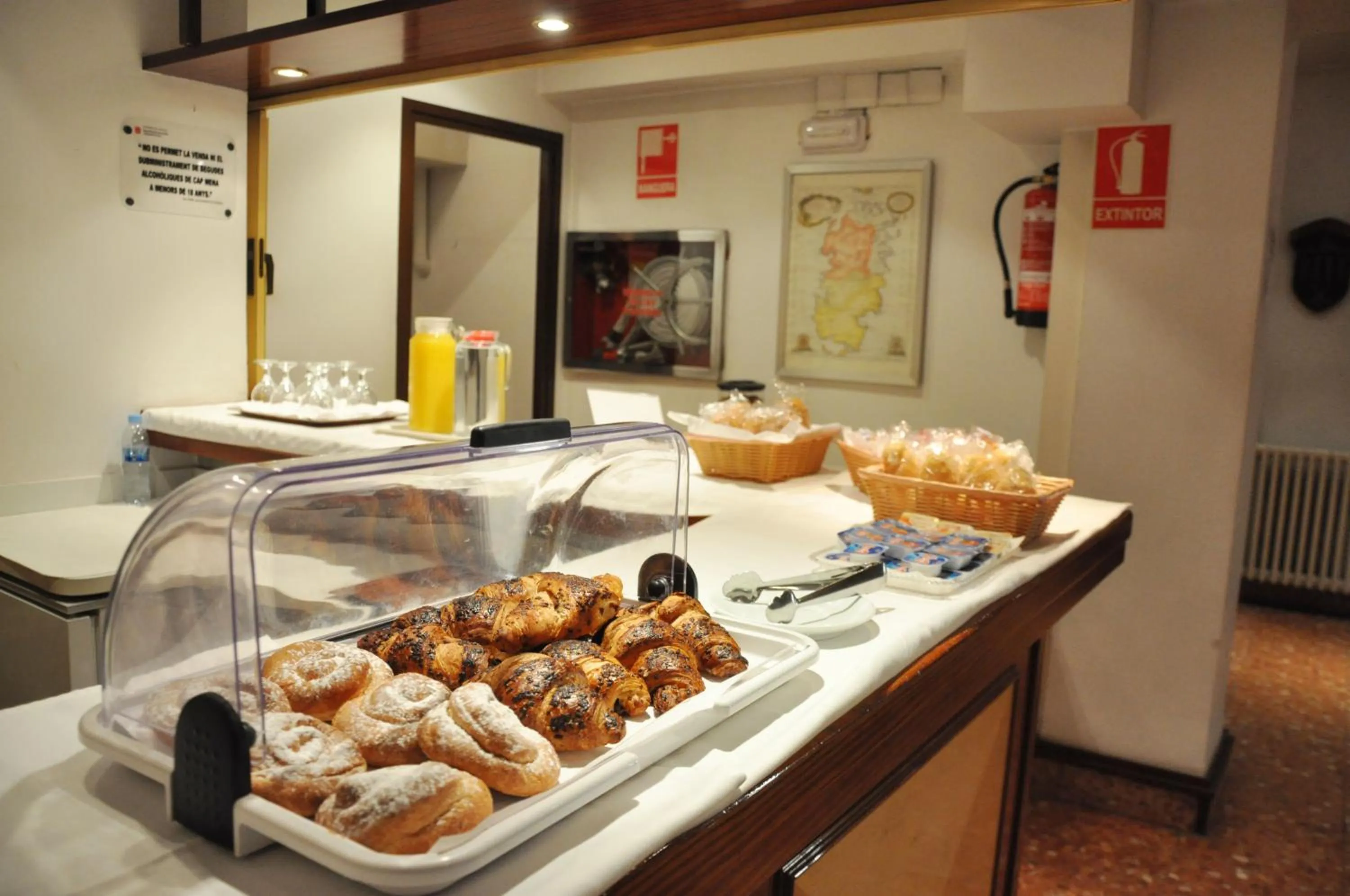 Restaurant/places to eat in Hotel Alguer Camp Nou