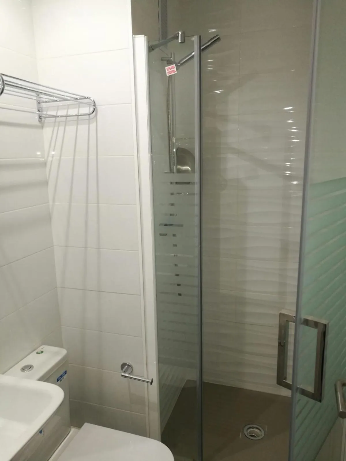 Shower in Hotel Alguer Camp Nou