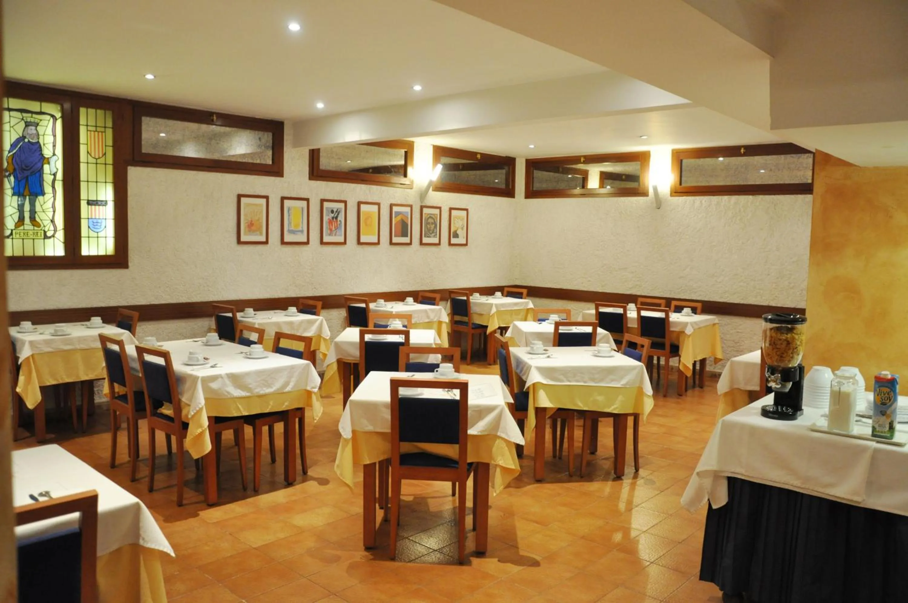 Restaurant/places to eat in Hotel Alguer Camp Nou