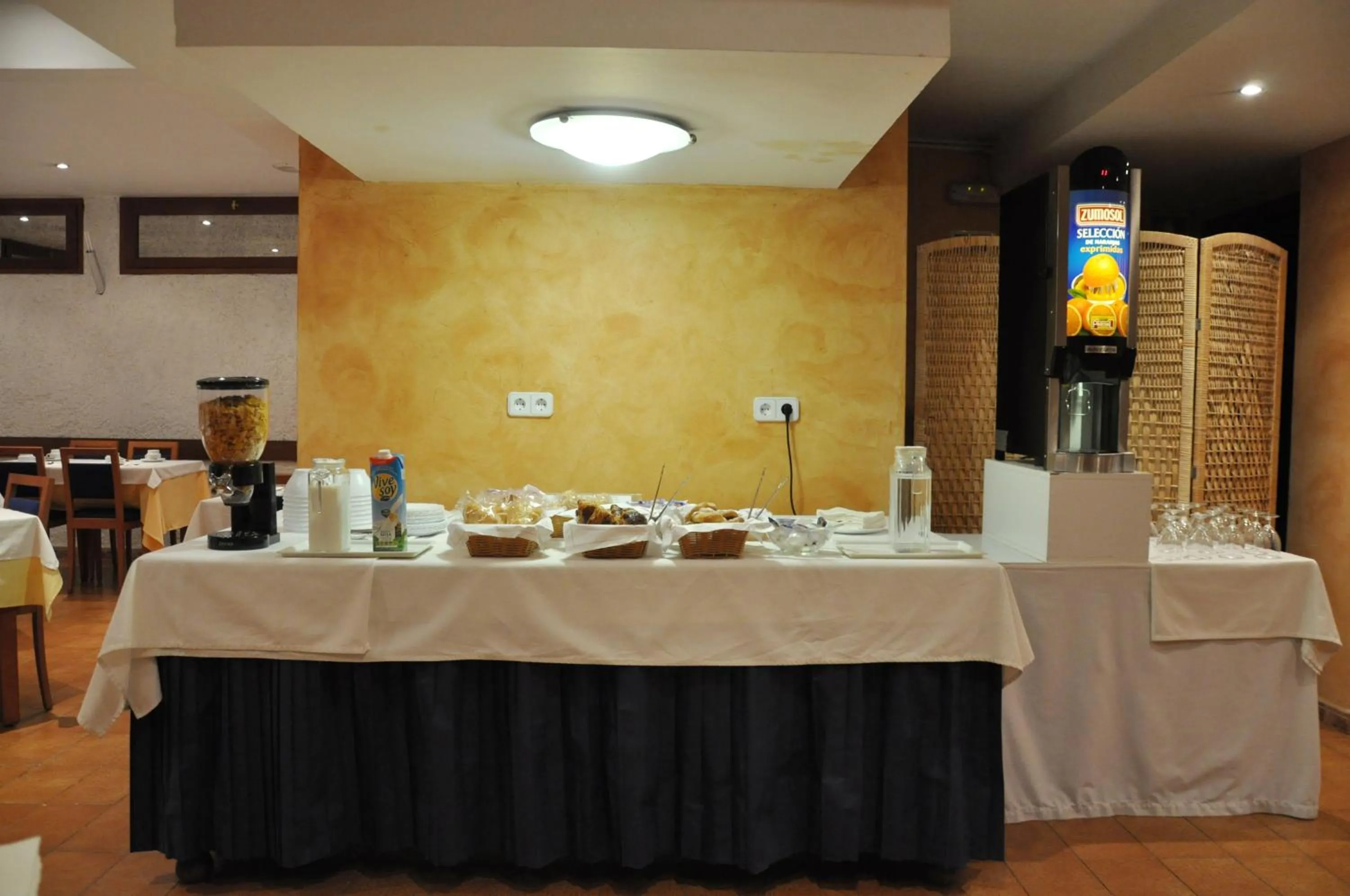 Restaurant/places to eat in Hotel Alguer Camp Nou