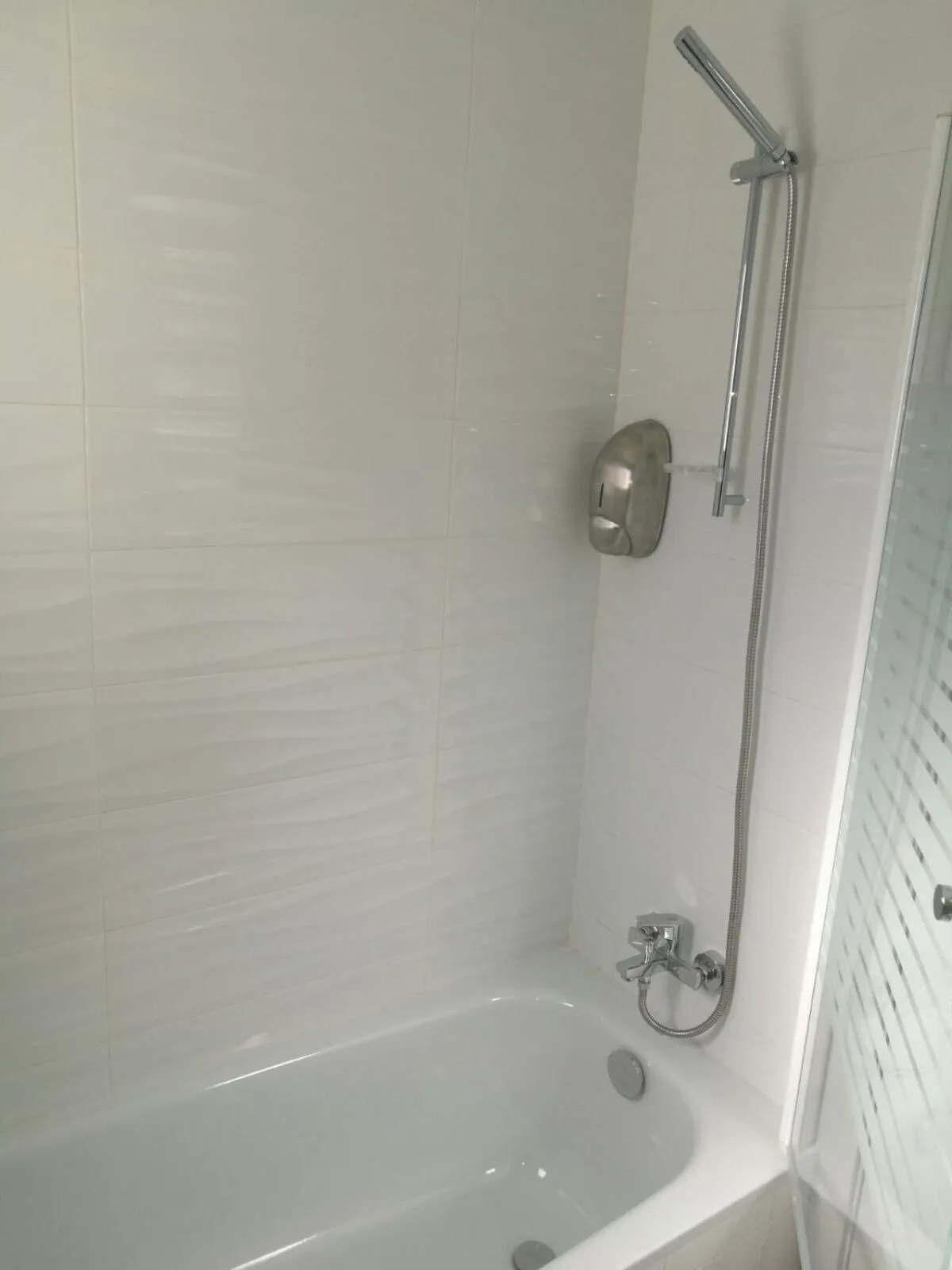 Shower in Hotel Alguer Camp Nou