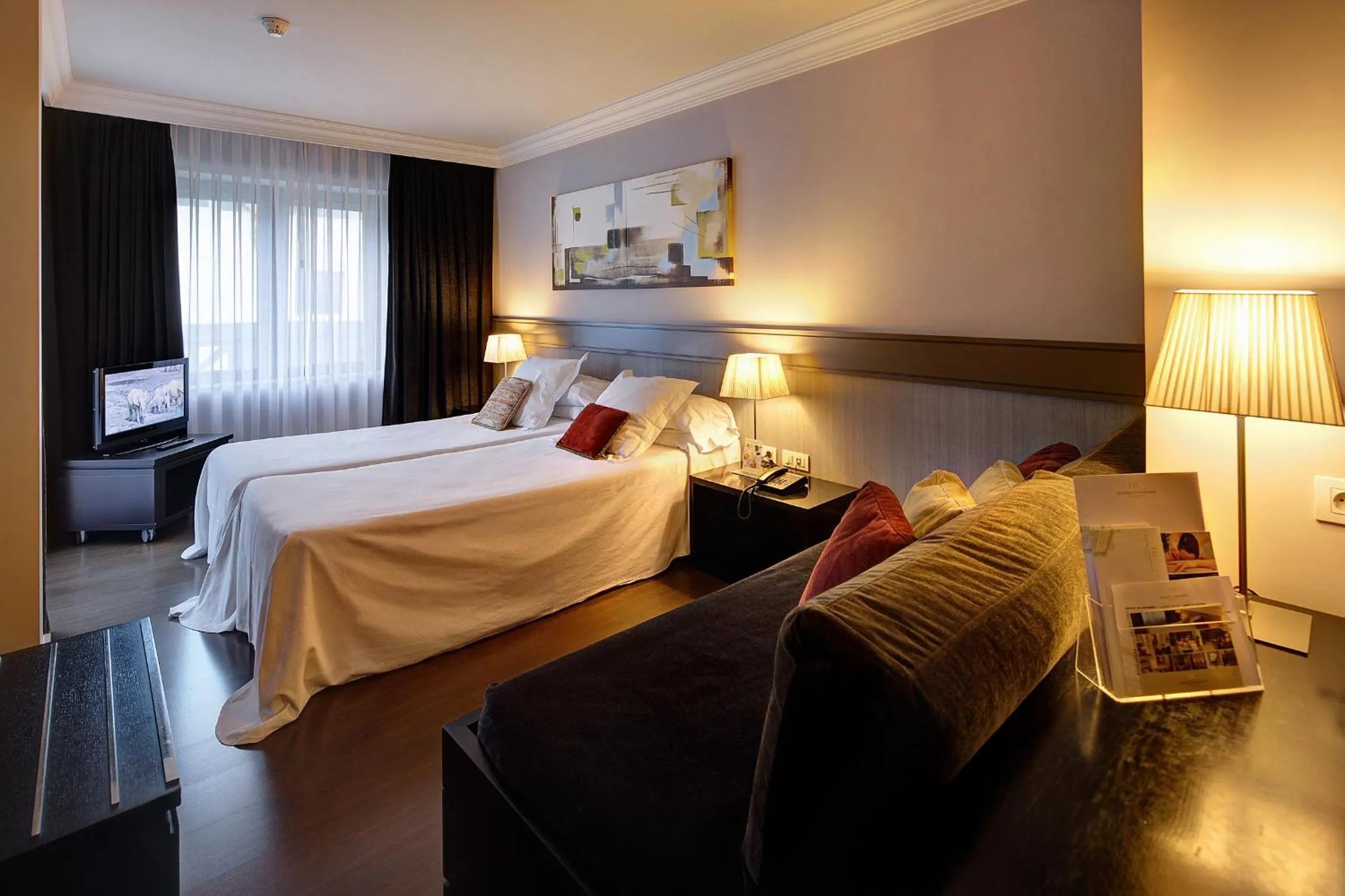 Photo of the whole room, Bed in Hotel Condado