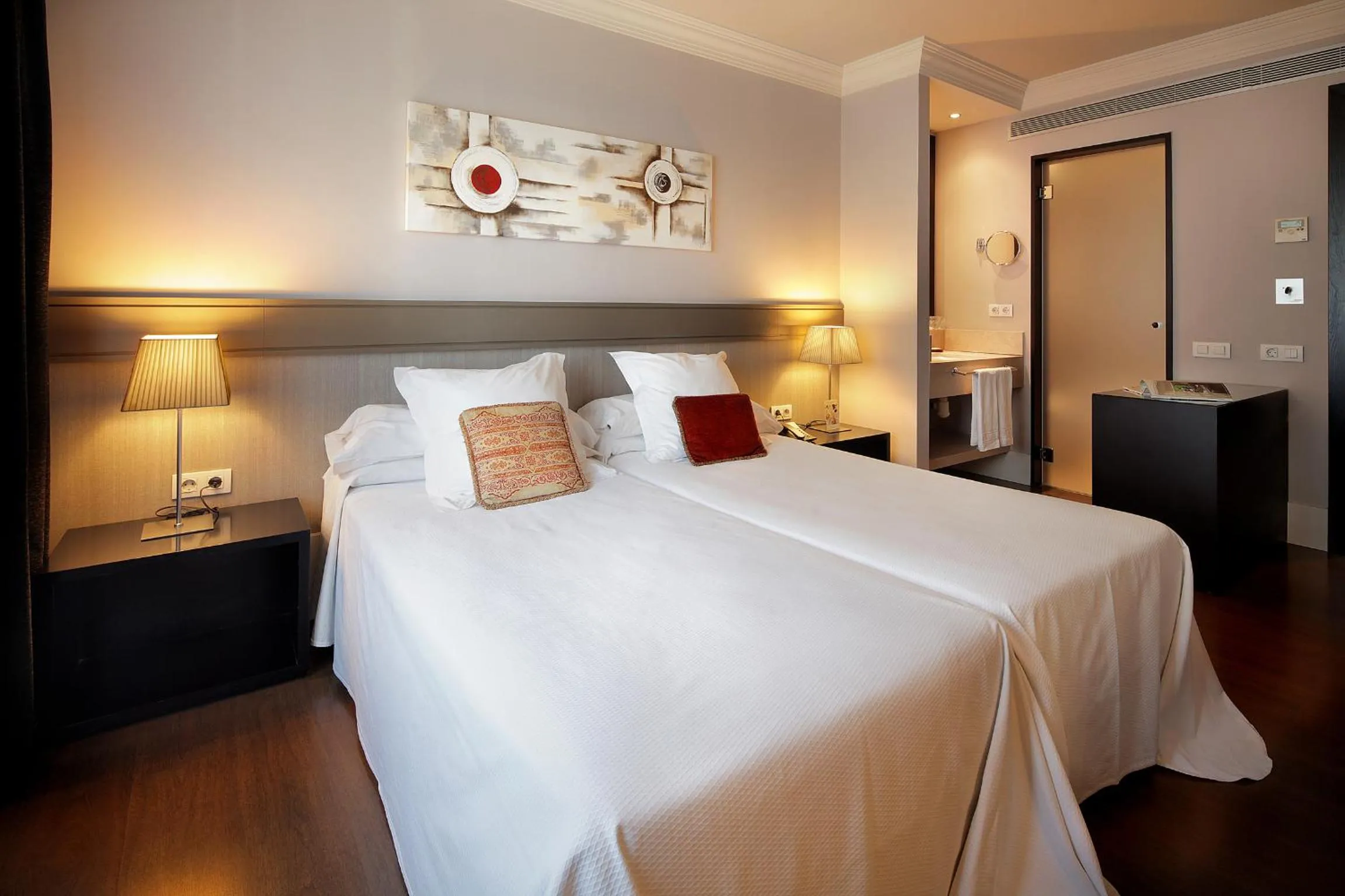 Photo of the whole room, Bed in Hotel Condado