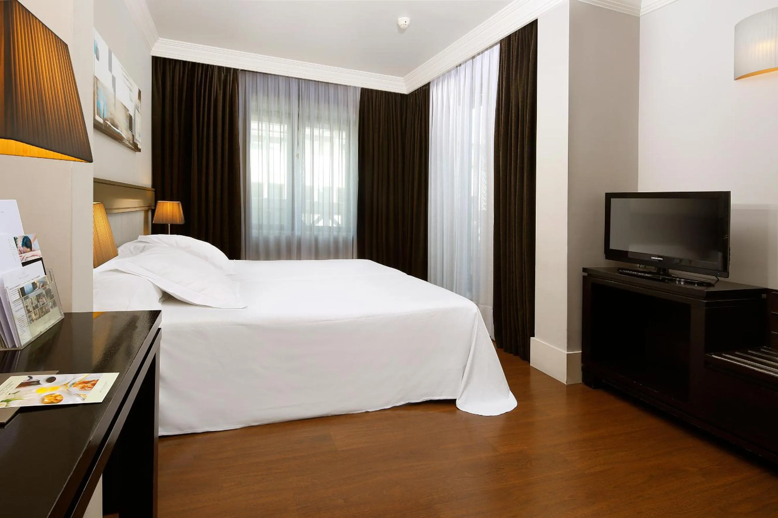 Photo of the whole room, Bed in Hotel Condado