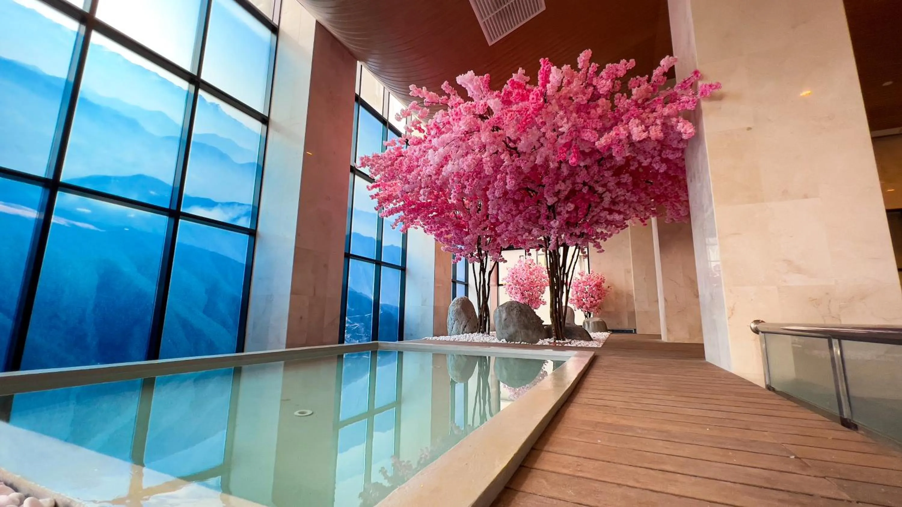 Hot Spring Bath in The Yanné, Onsen Hotel
