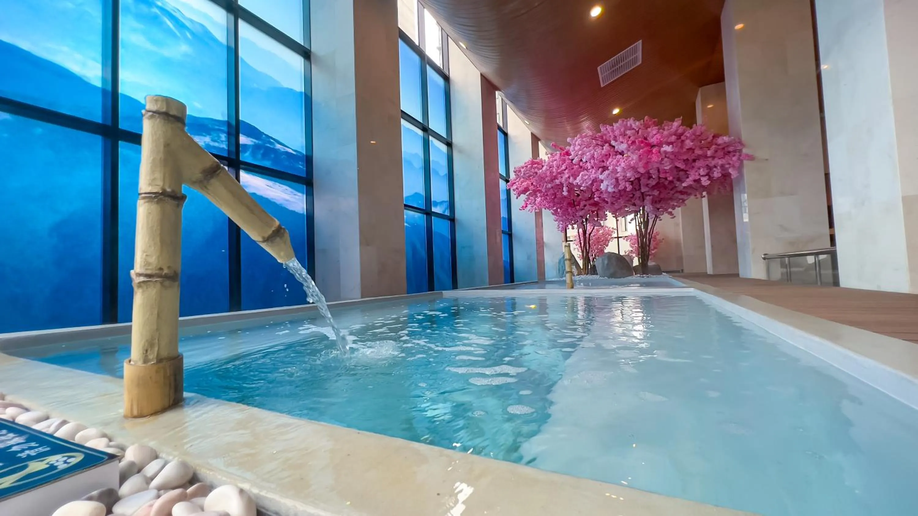 Hot Spring Bath in The Yanné, Onsen Hotel