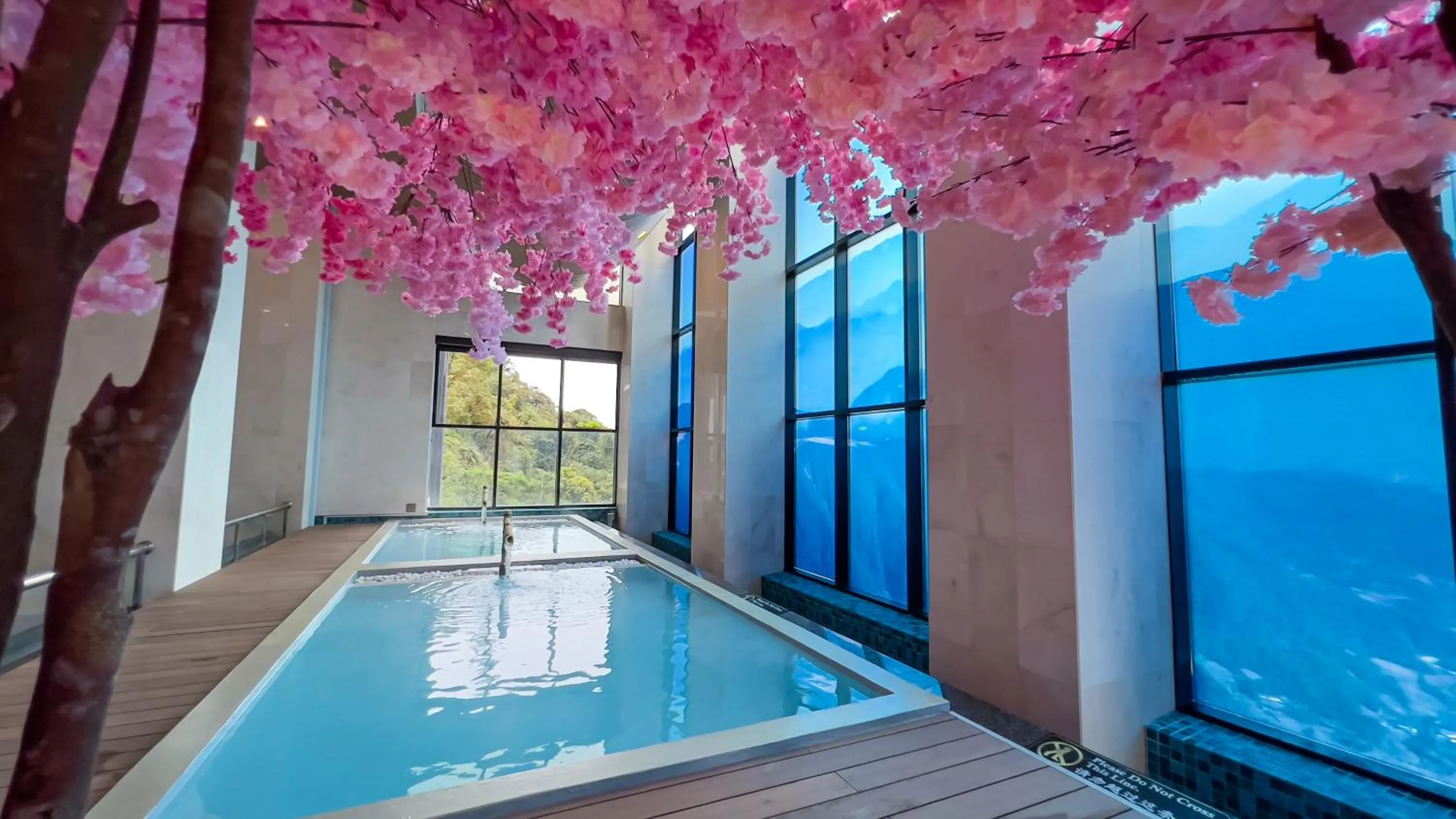 Hot Spring Bath in The Yanné, Onsen Hotel