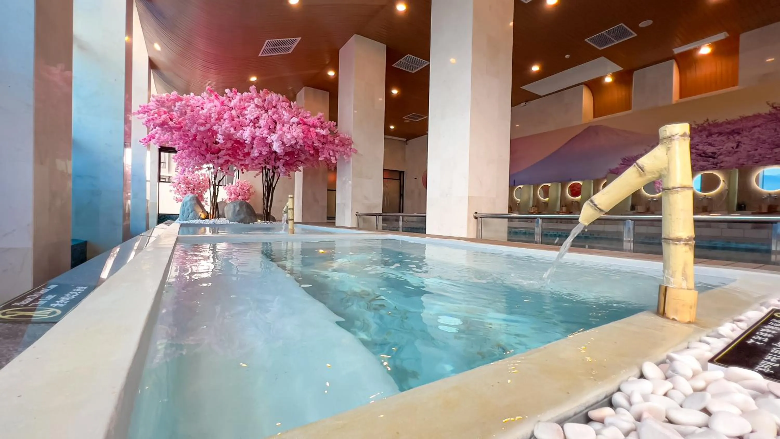 Hot Spring Bath in The Yanné, Onsen Hotel