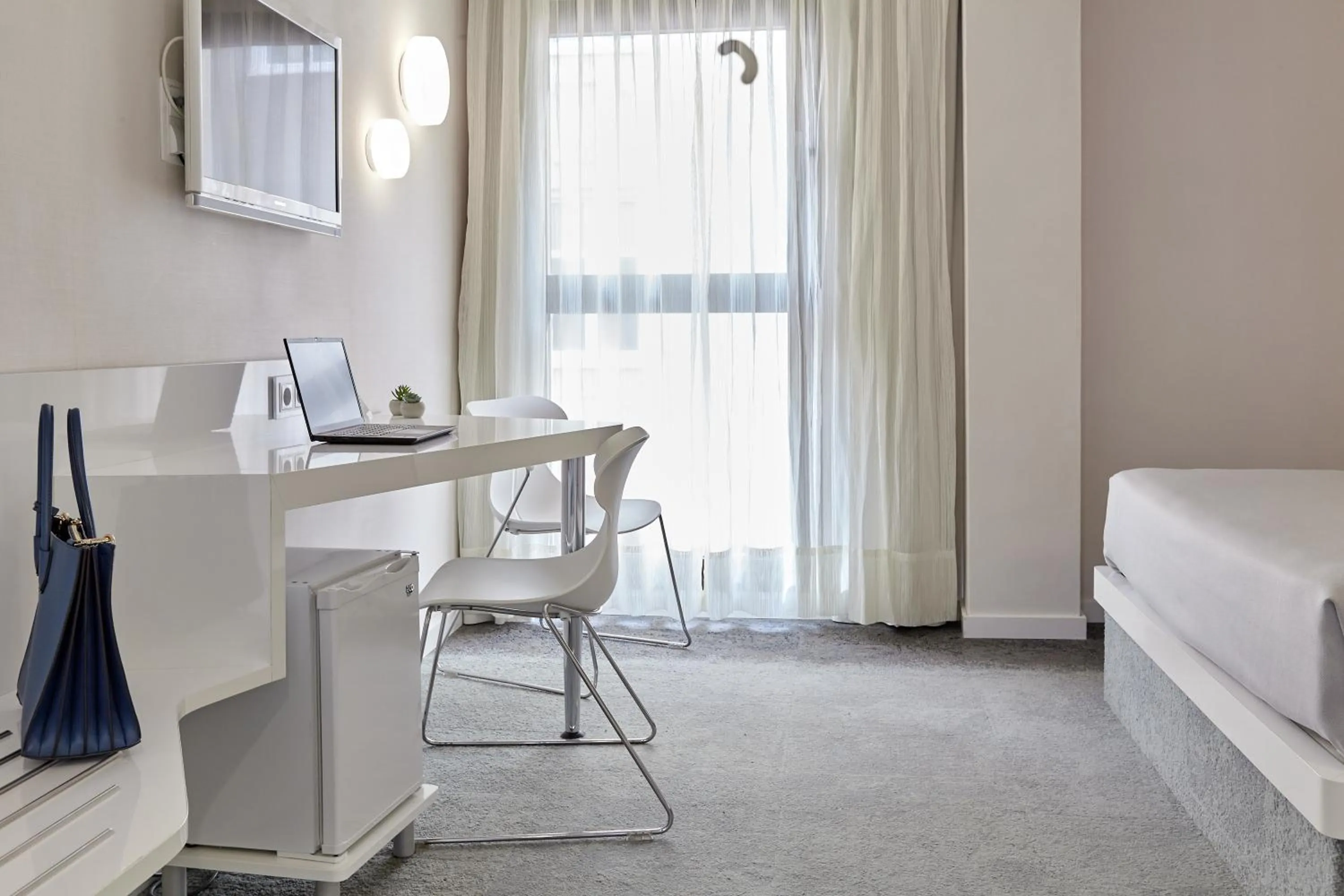 Photo of the whole room, Bed in Hotel Maciá Granada Five Senses Rooms & Suites