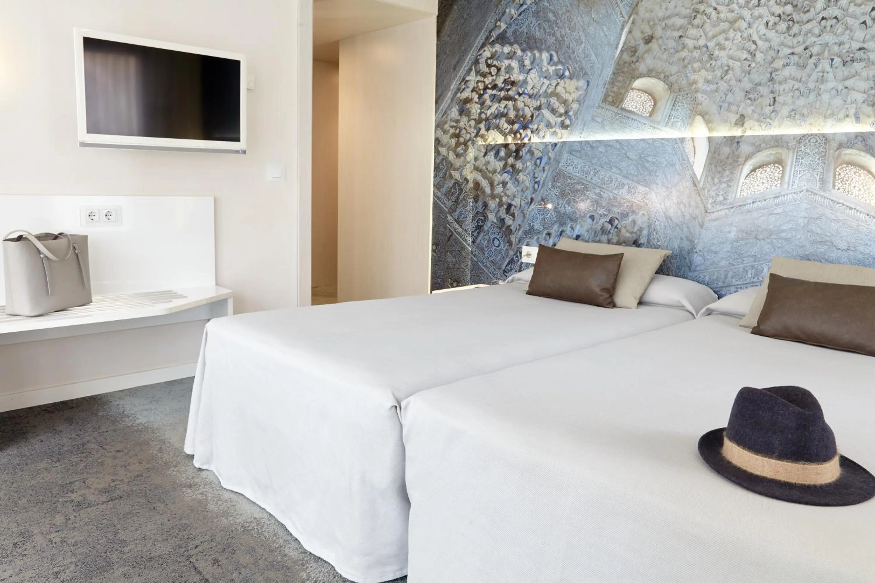 TV and multimedia, Bed in Hotel Maciá Granada Five Senses Rooms & Suites