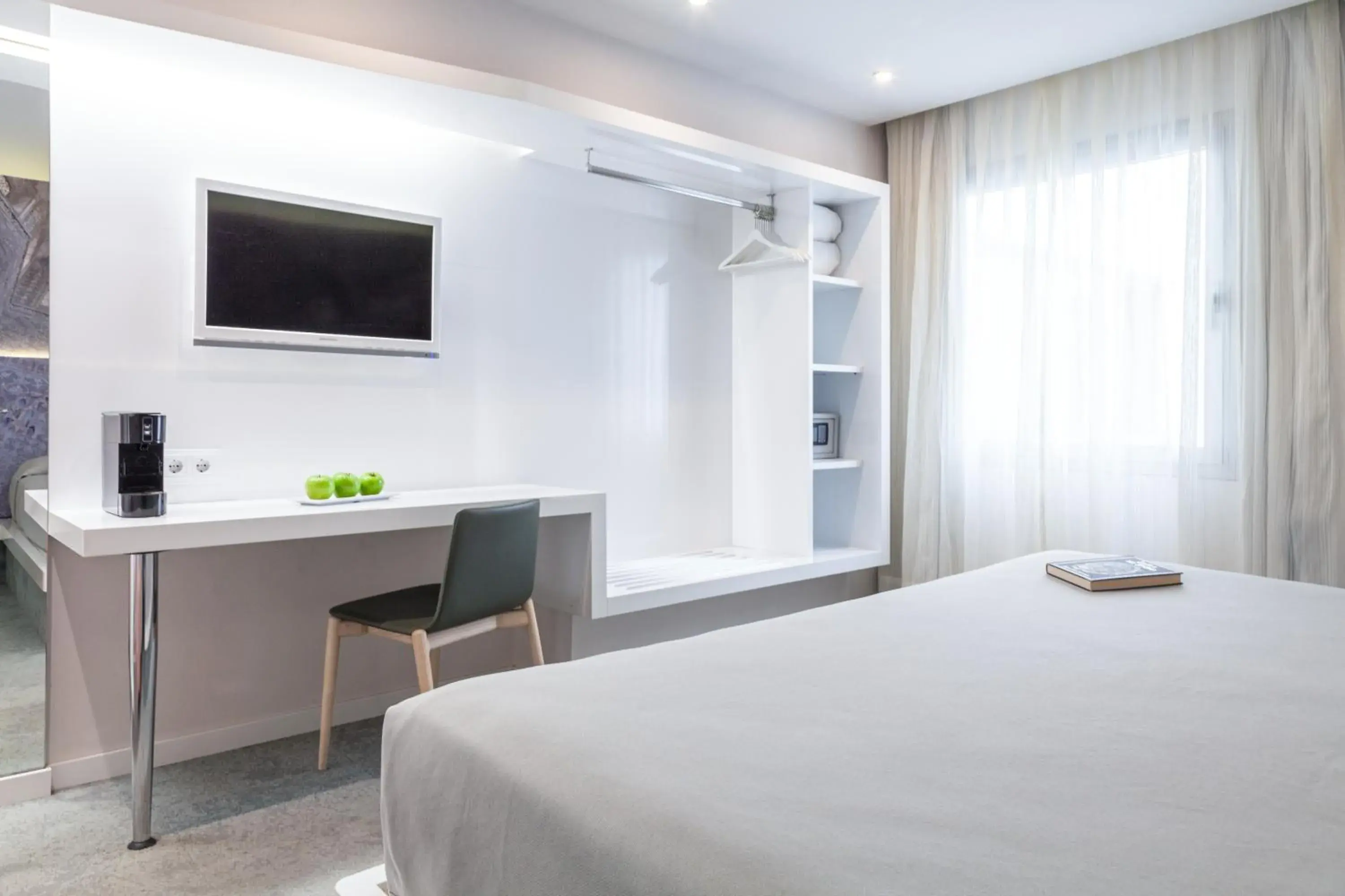 TV and multimedia, Bed in Hotel Maciá Granada Five Senses Rooms & Suites TV and multimedia, Bed in Hotel Maciá Granada Five Senses Rooms & Suites