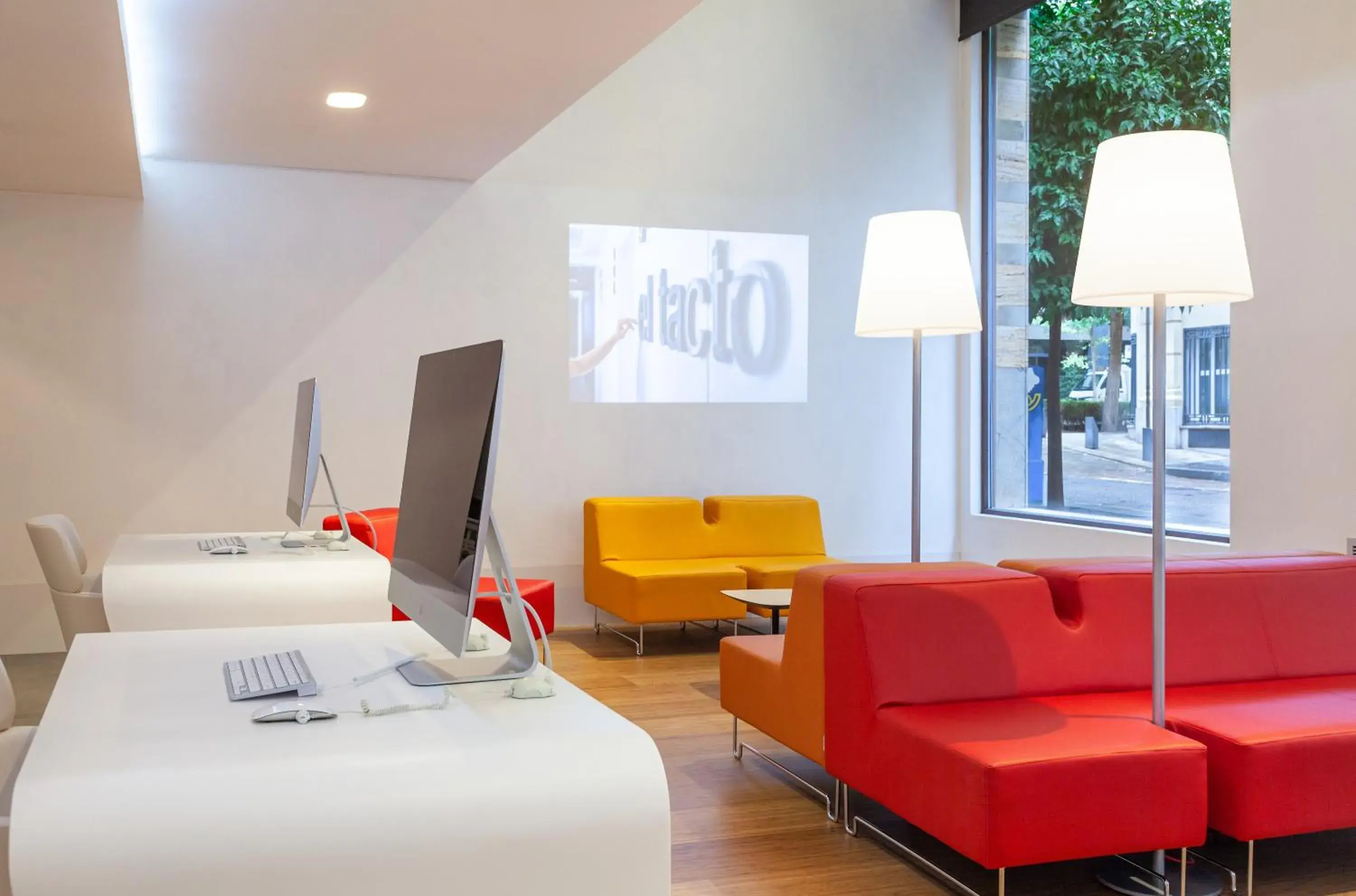Lobby or reception, Bed in Hotel Maciá Granada Five Senses Rooms & Suites Lobby or reception, Bed in Hotel Maciá Granada Five Senses Rooms & Suites