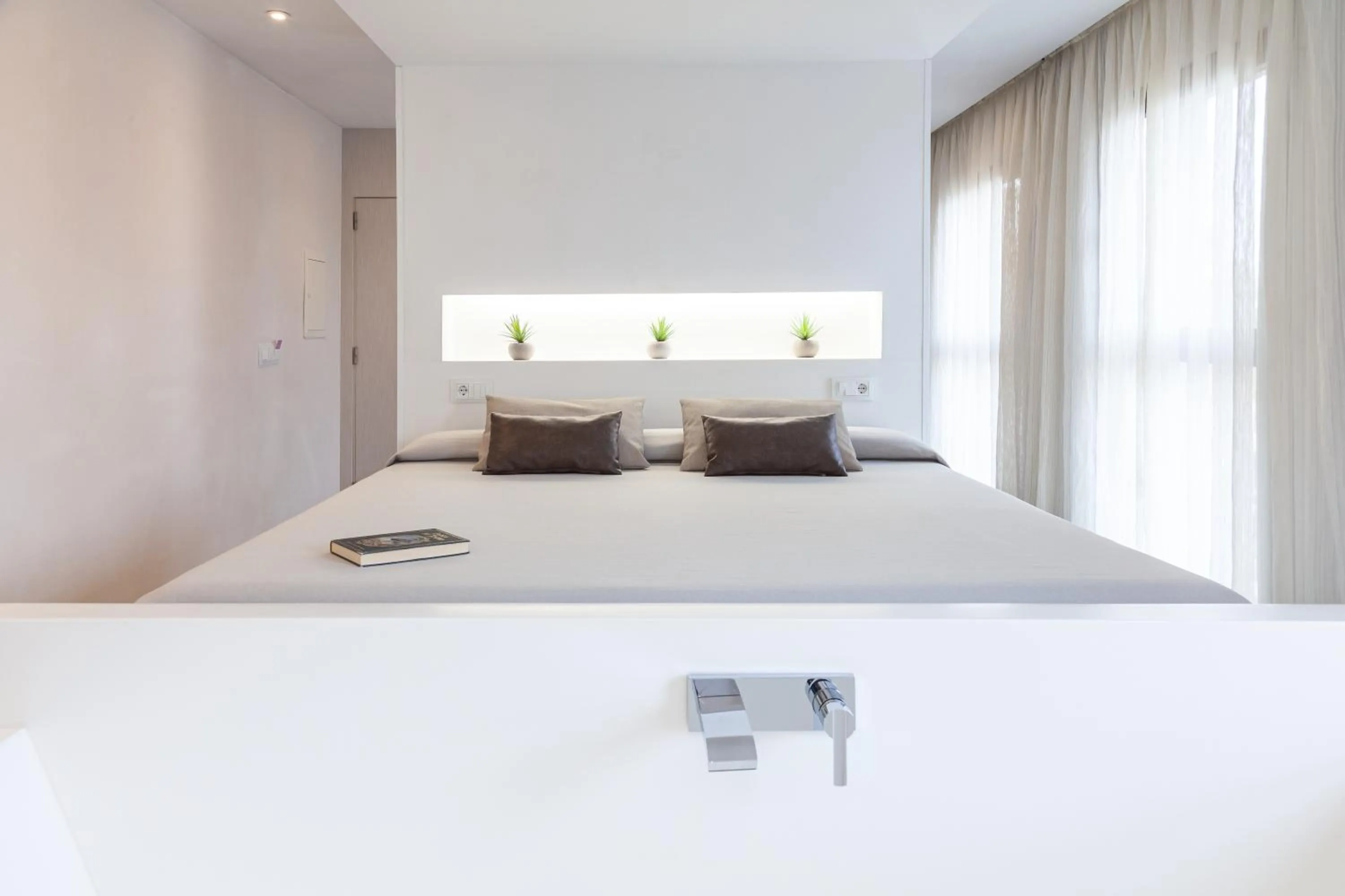 Photo of the whole room, Bed in Hotel Maciá Granada Five Senses Rooms & Suites